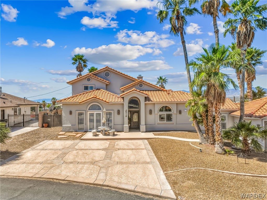 2519 Country Club Place