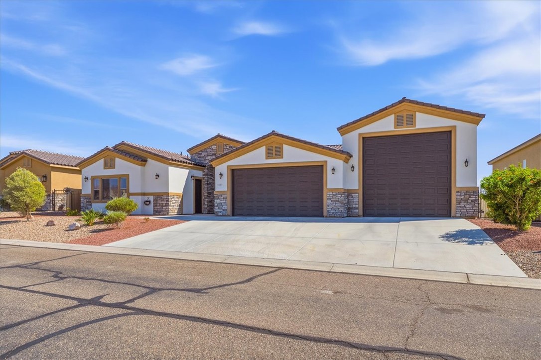 2186 E Calle Salamanca