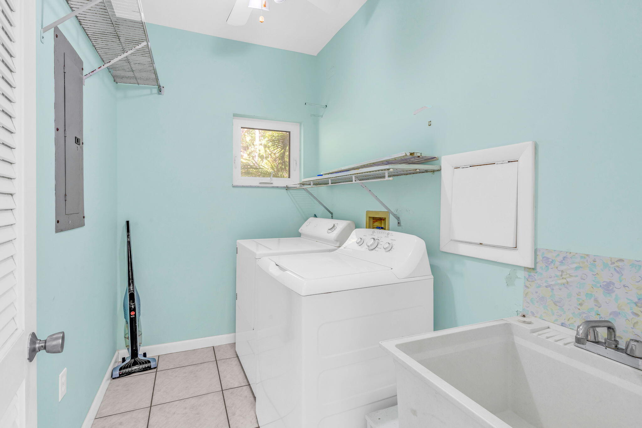 Marathon, Florida 33050, United States, 4 Bedrooms Bedrooms, ,4 BathroomsBathrooms,Residential,Active,161420