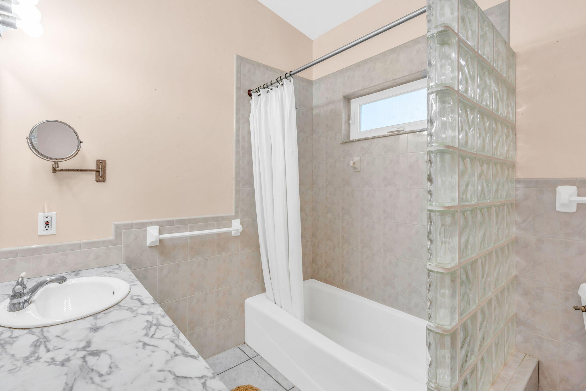 Marathon, Florida 33050, United States, 4 Bedrooms Bedrooms, ,4 BathroomsBathrooms,Residential,Active,25606