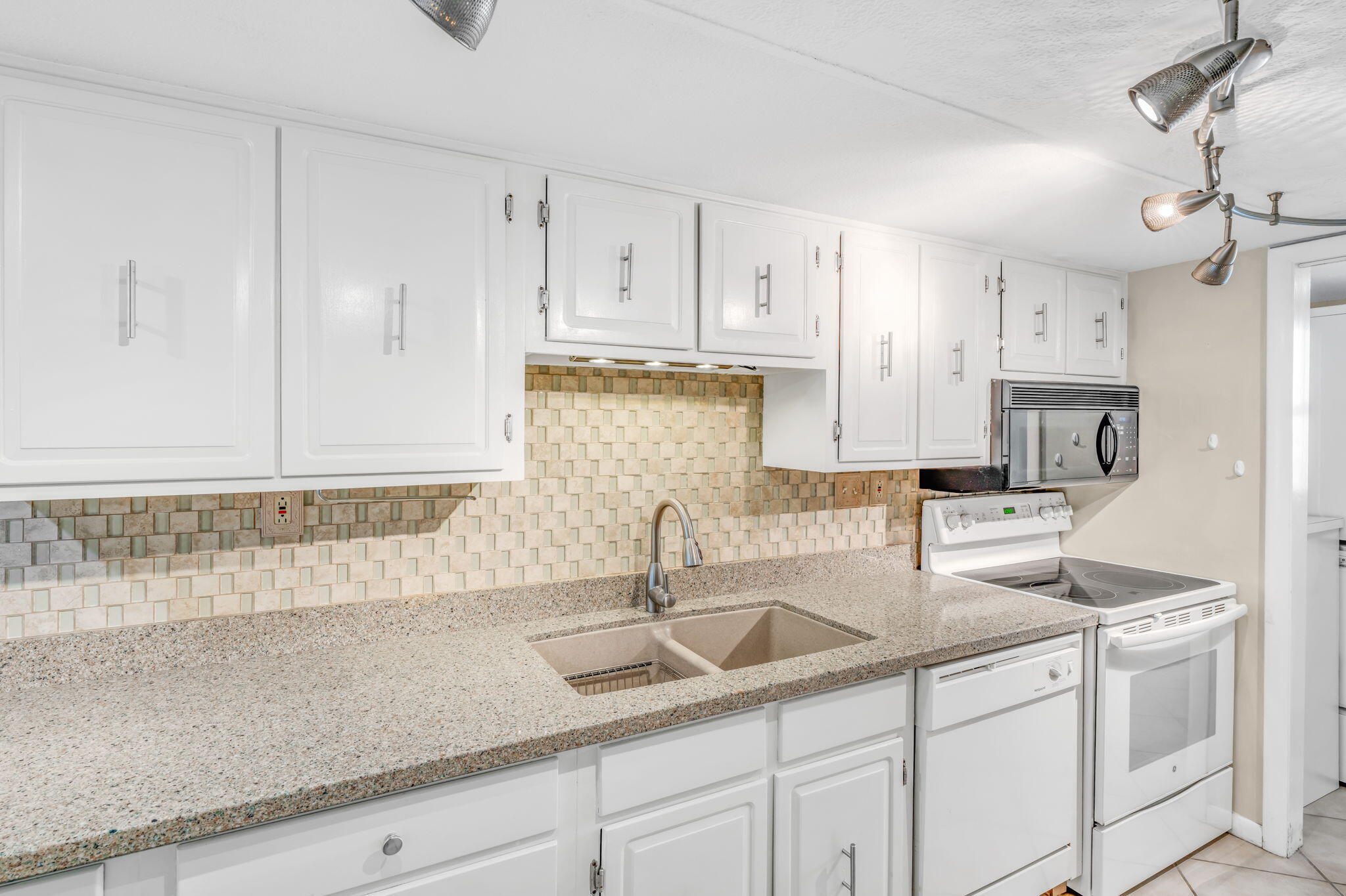 Key Colony, Florida 33051, United States, 2 Bedrooms Bedrooms, ,2 BathroomsBathrooms,Residential,Active,156250