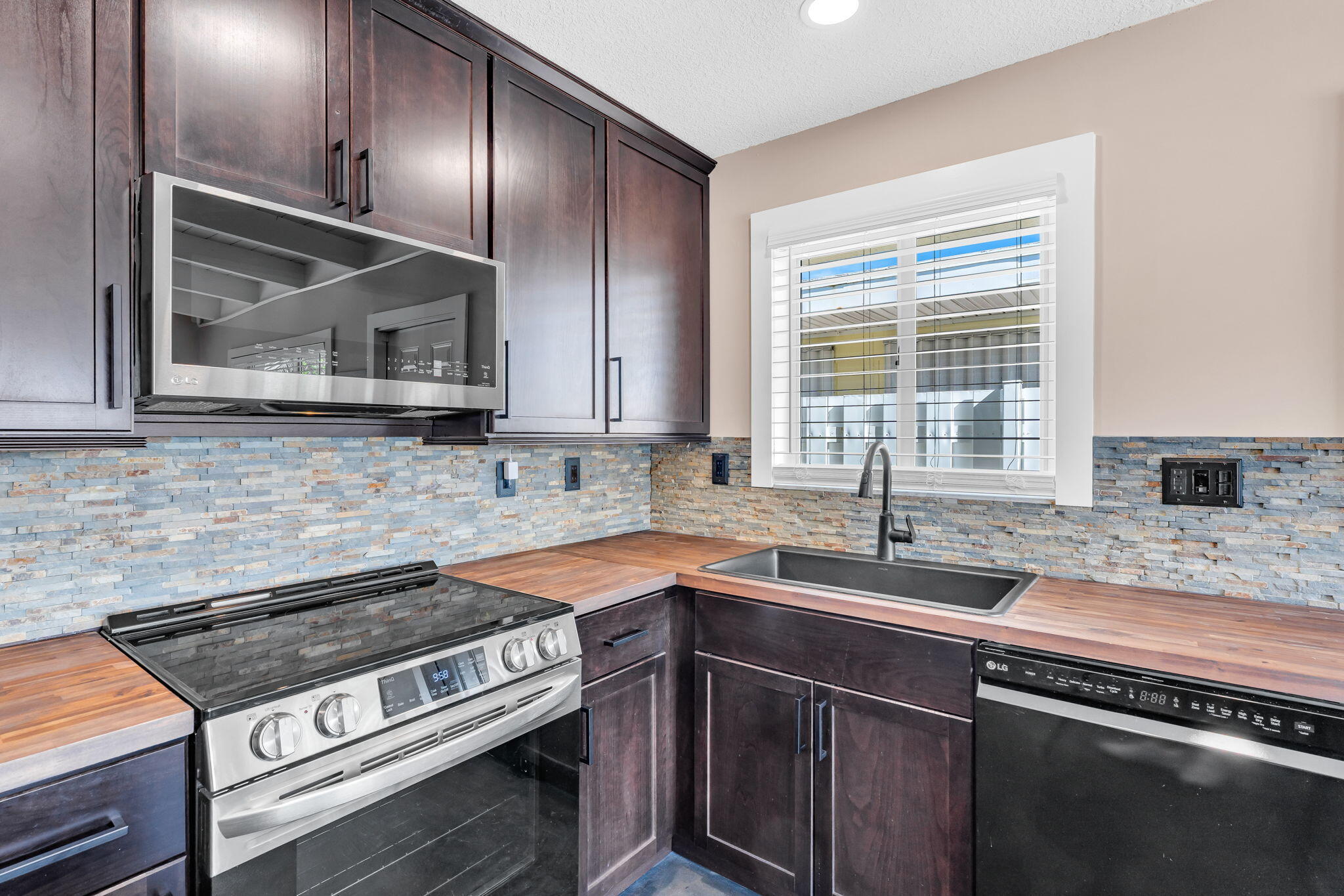 Key Colony, Florida 33051, United States, 2 Bedrooms Bedrooms, ,2 BathroomsBathrooms,Residential,Active,195324