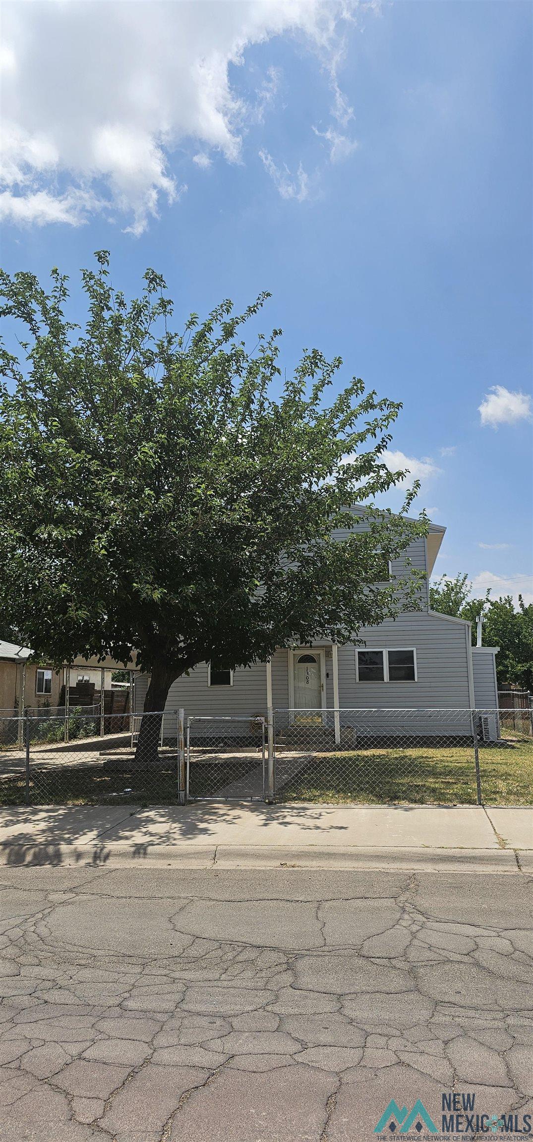 1308 E Alameda Street, Roswell, Texas image 2