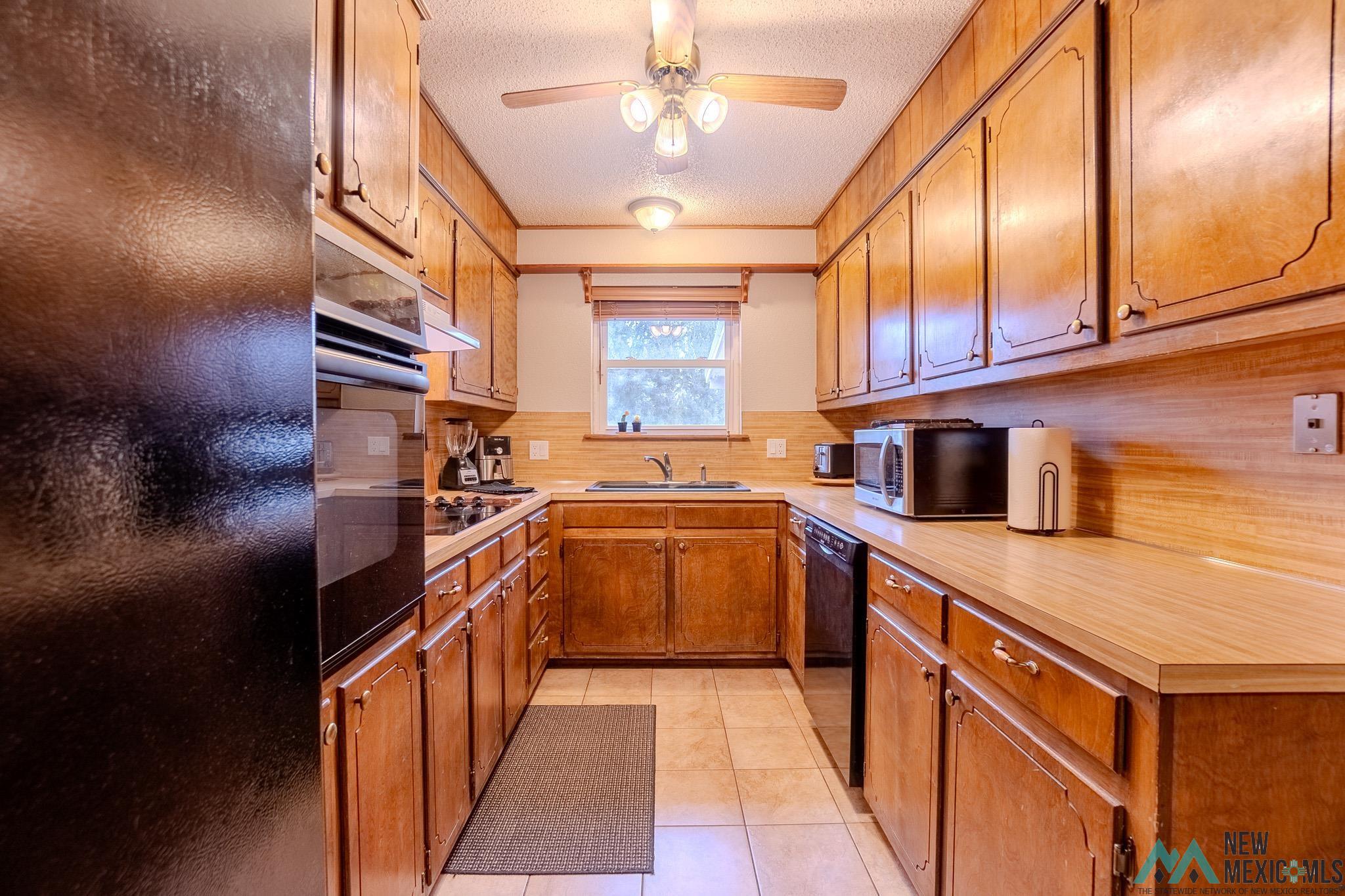 2112 Castle Court, Clovis, Texas image 11
