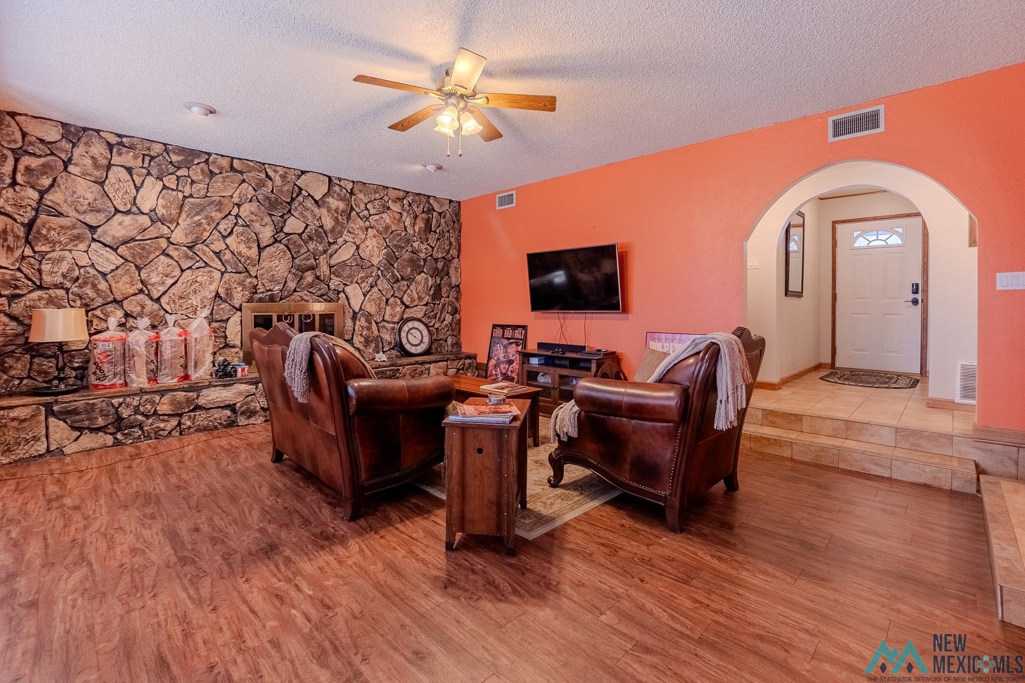 2112 Castle Court, Clovis, Texas image 3