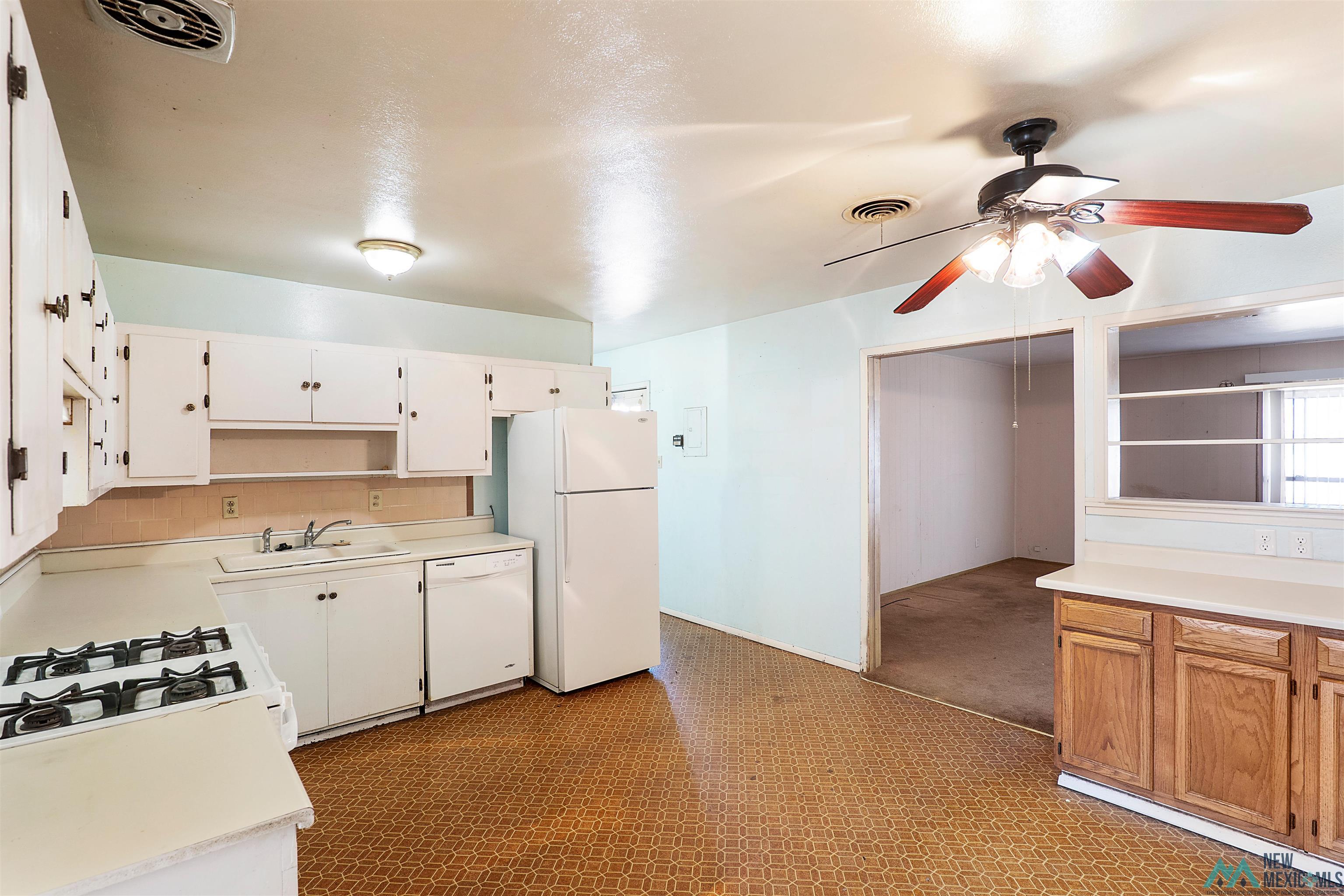 916 W Iron Avenue, Hobbs, Texas image 5