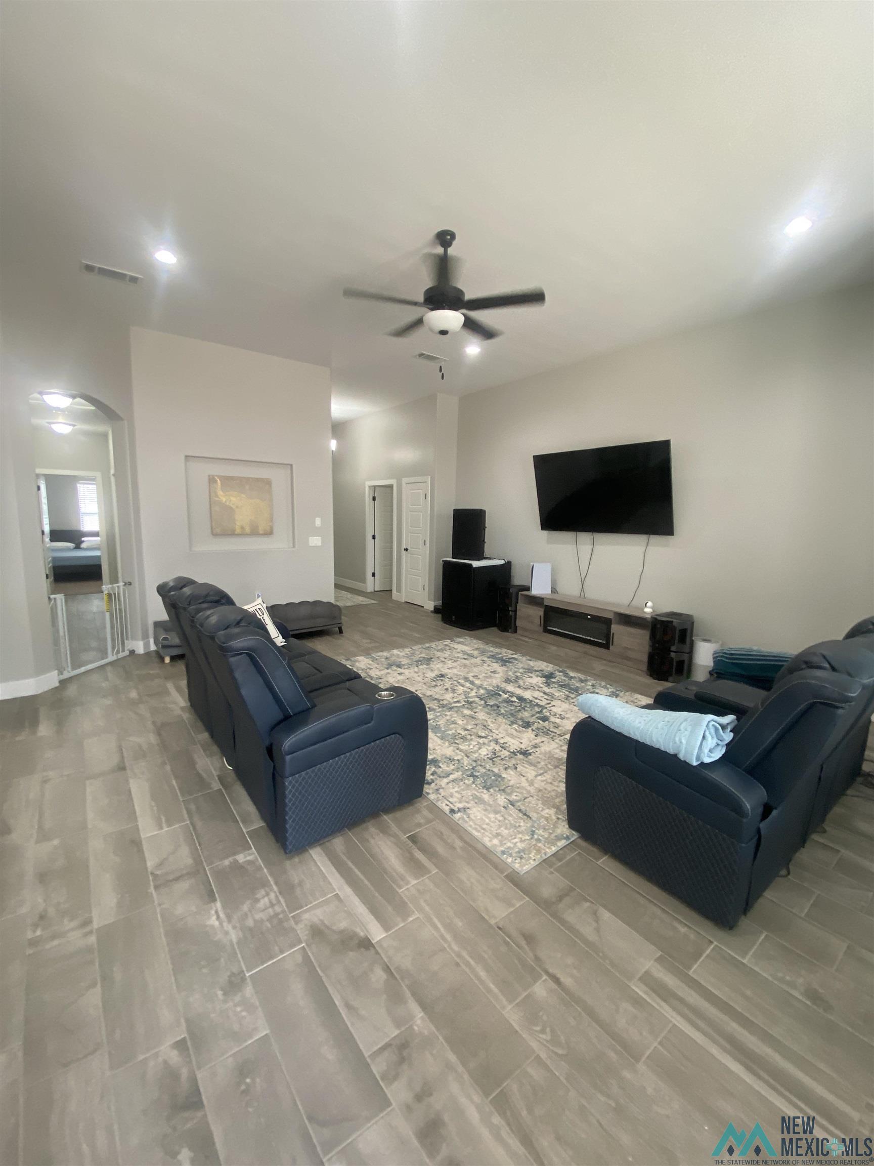 5109 W Grey Ghost Road, Hobbs, Texas image 2