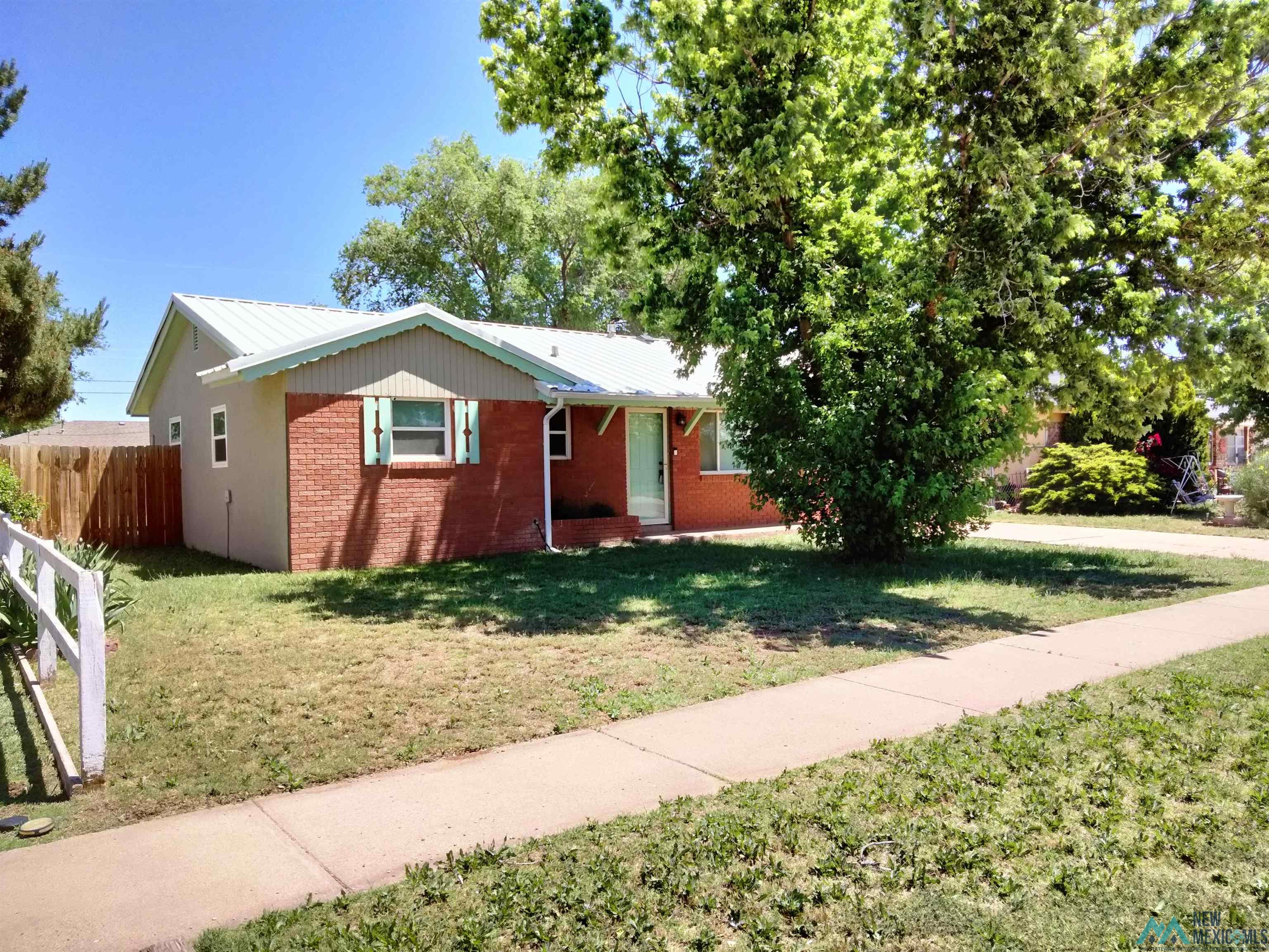 1208 Comer Drive, Clovis, Texas image 1