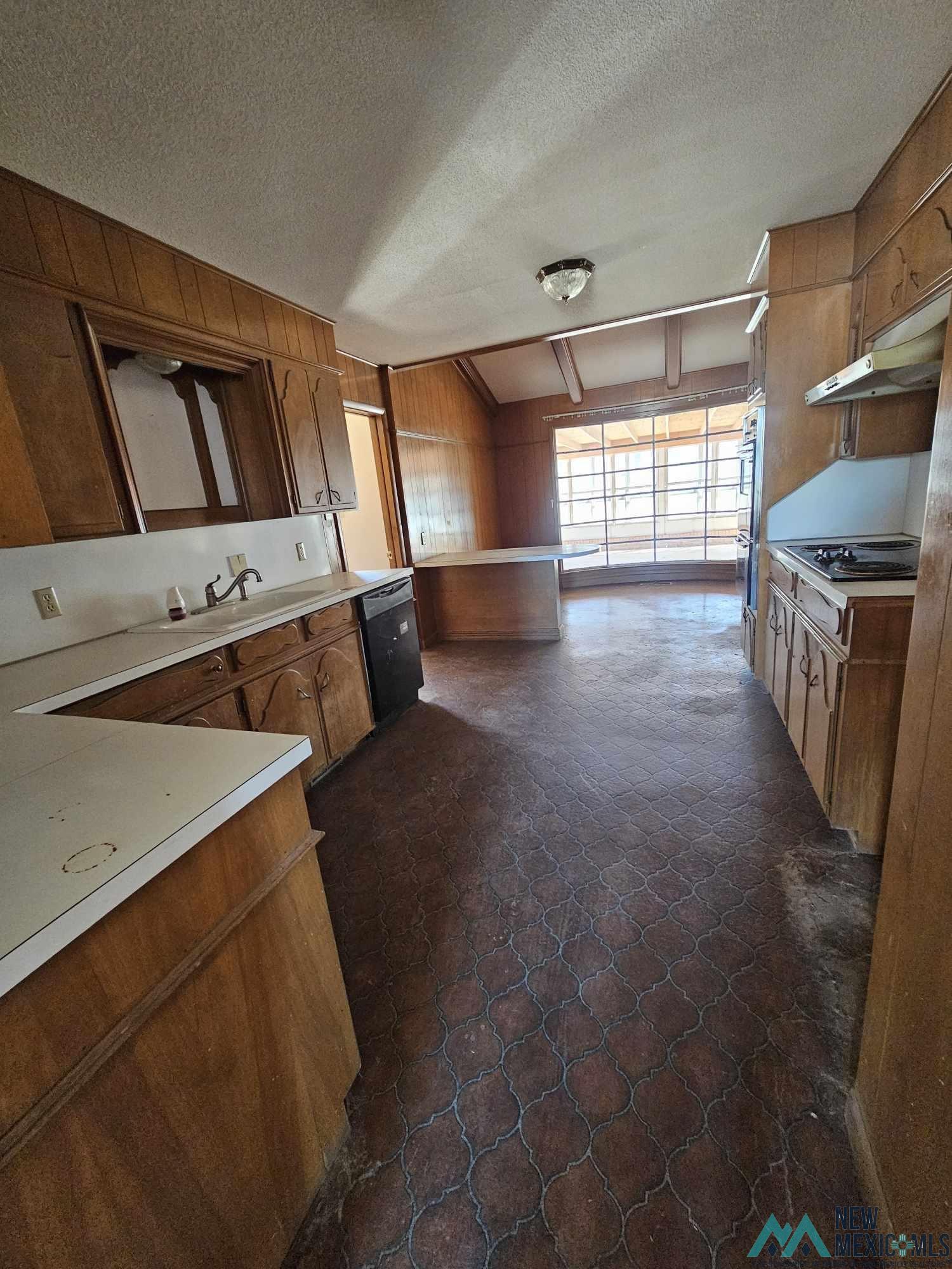 Clovis, New Mexico 88101, United States, 4 Bedrooms Bedrooms, ,3 BathroomsBathrooms,Residential,Pending,62520