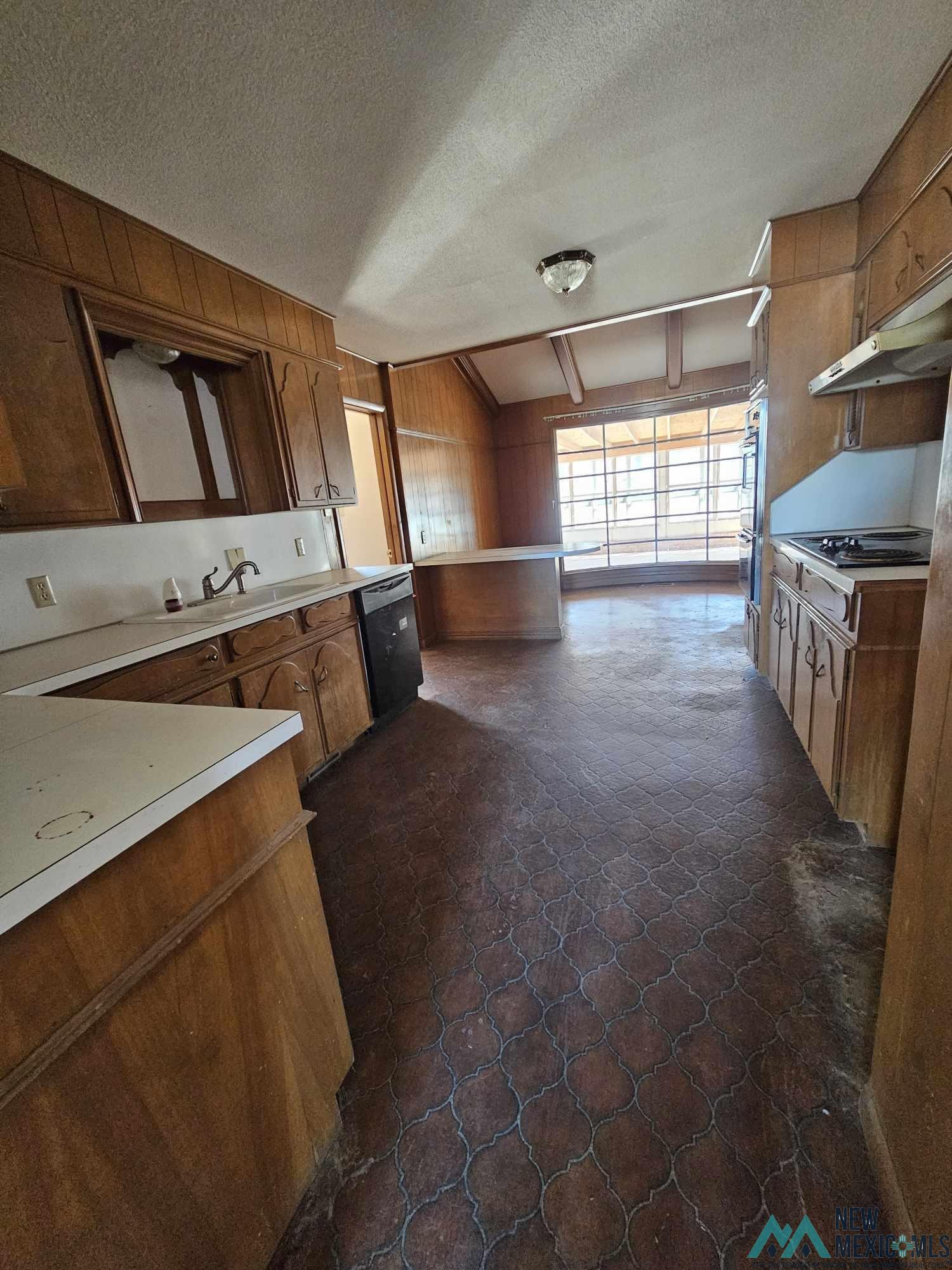 Clovis, New Mexico 88101, United States, 4 Bedrooms Bedrooms, ,3 BathroomsBathrooms,Residential,Pending,62520