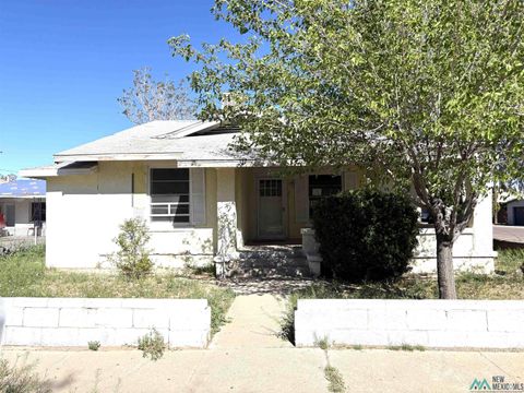 Mobile Home For Sale - 221 S Granite St<br/> Deming, NM 88030