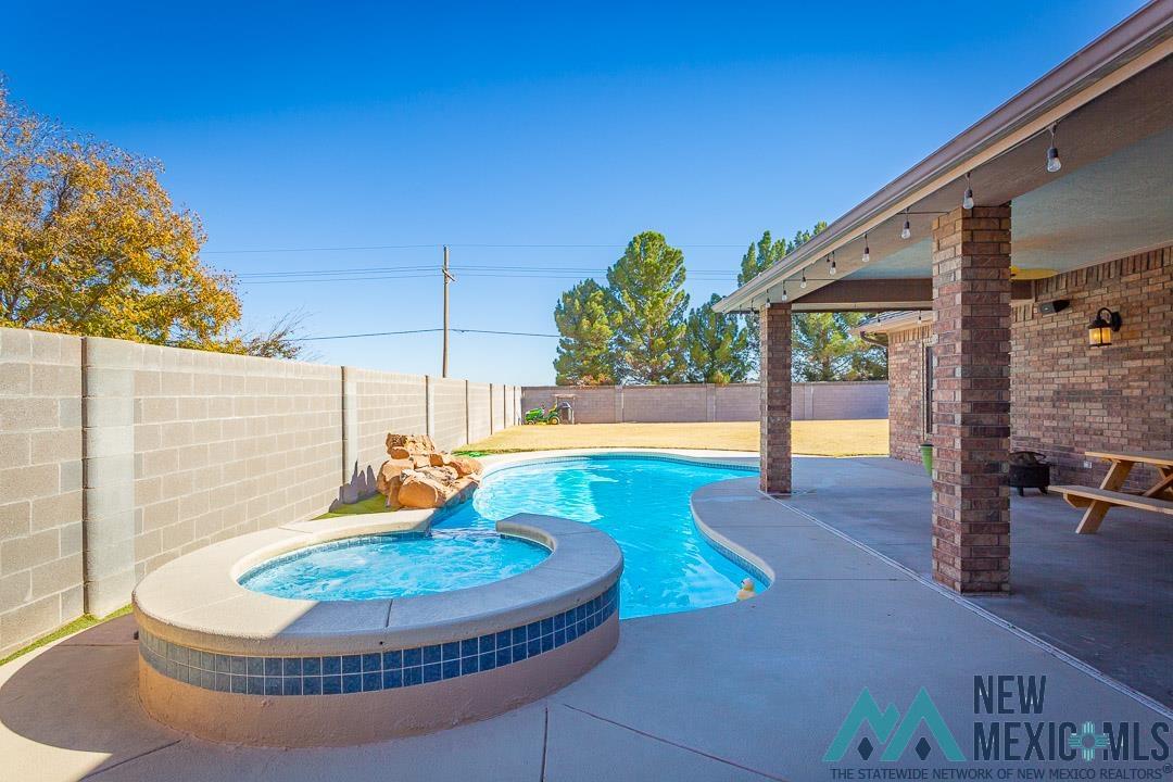 Artesia, New Mexico 88210, United States, 3 Bedrooms Bedrooms, ,2 BathroomsBathrooms,Residential,Pending,251192