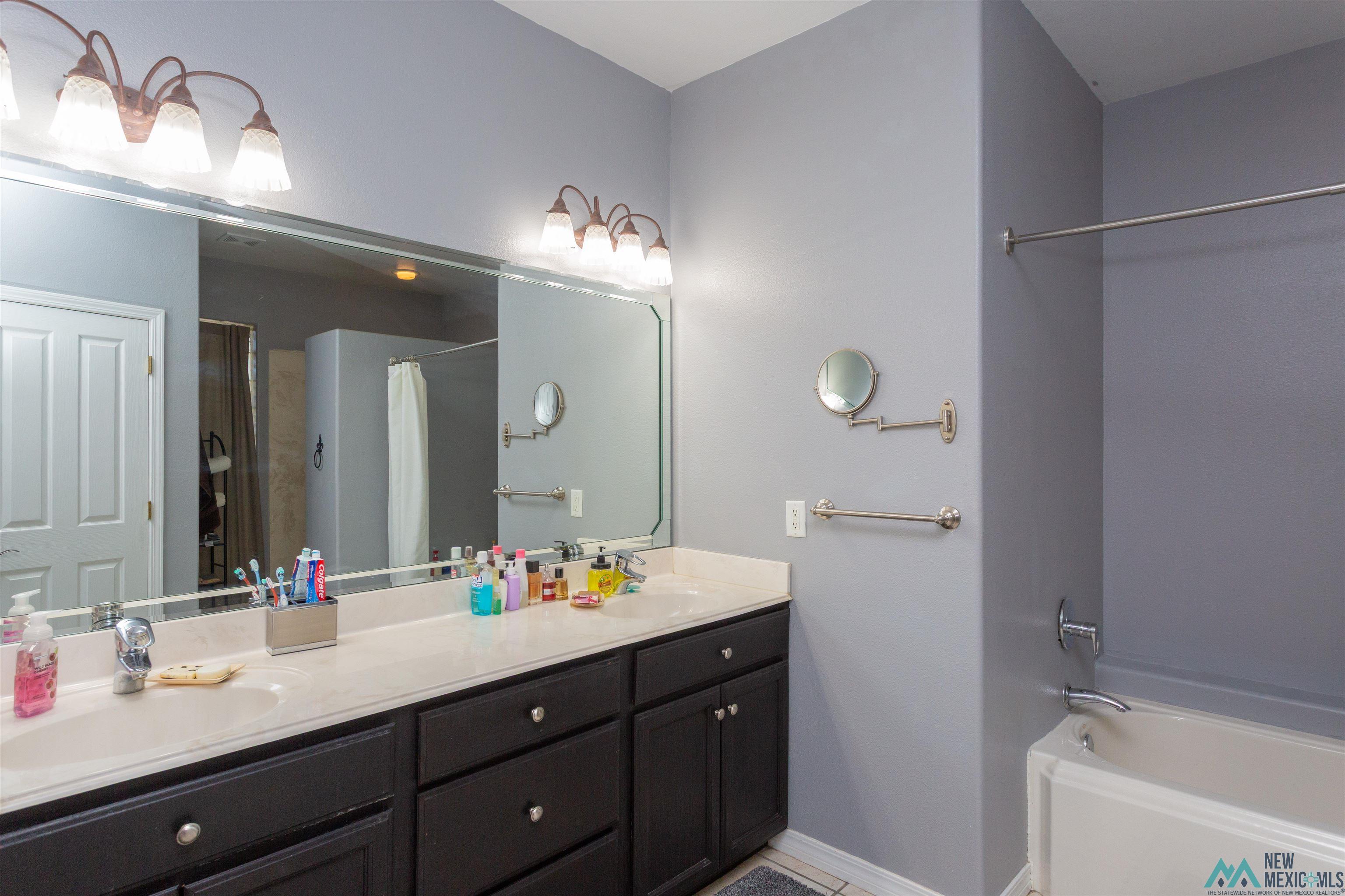 Artesia, New Mexico 88210, United States, 3 Bedrooms Bedrooms, ,2 BathroomsBathrooms,Residential,Pending,251192