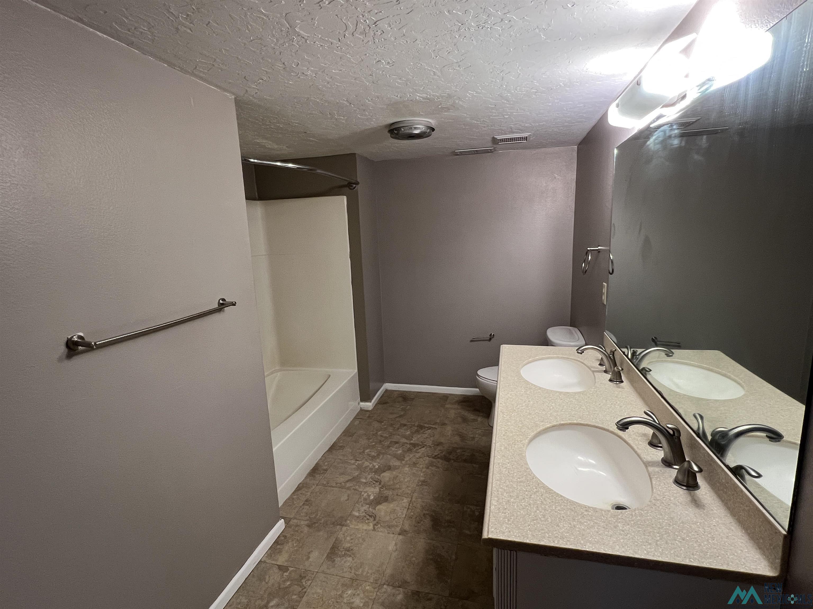 3305 N Acoma Drive, Hobbs, Ohio image 6