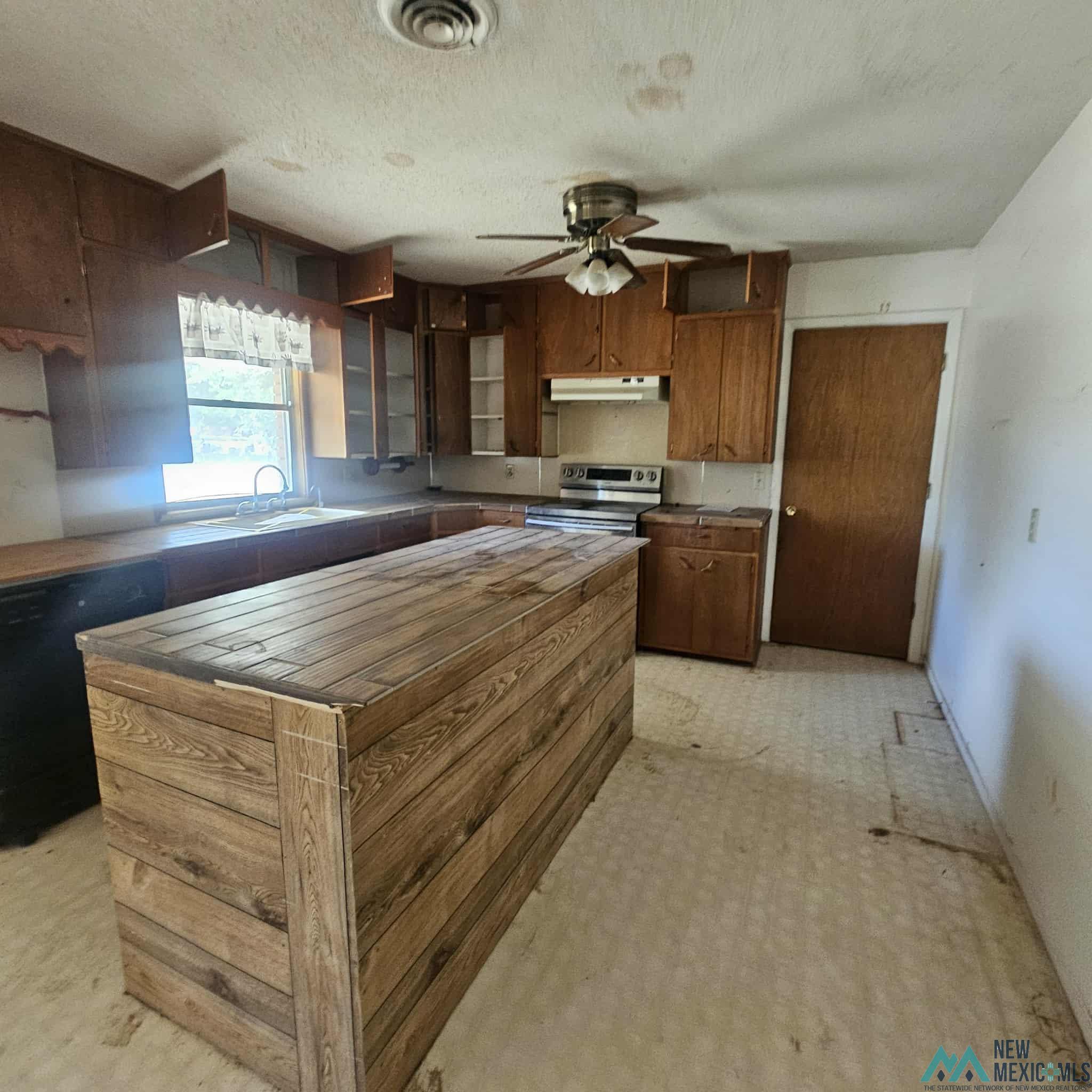 TucumcAri, New Mexico 88401, United States, 3 Bedrooms Bedrooms, ,2 BathroomsBathrooms,Residential,Active,233819