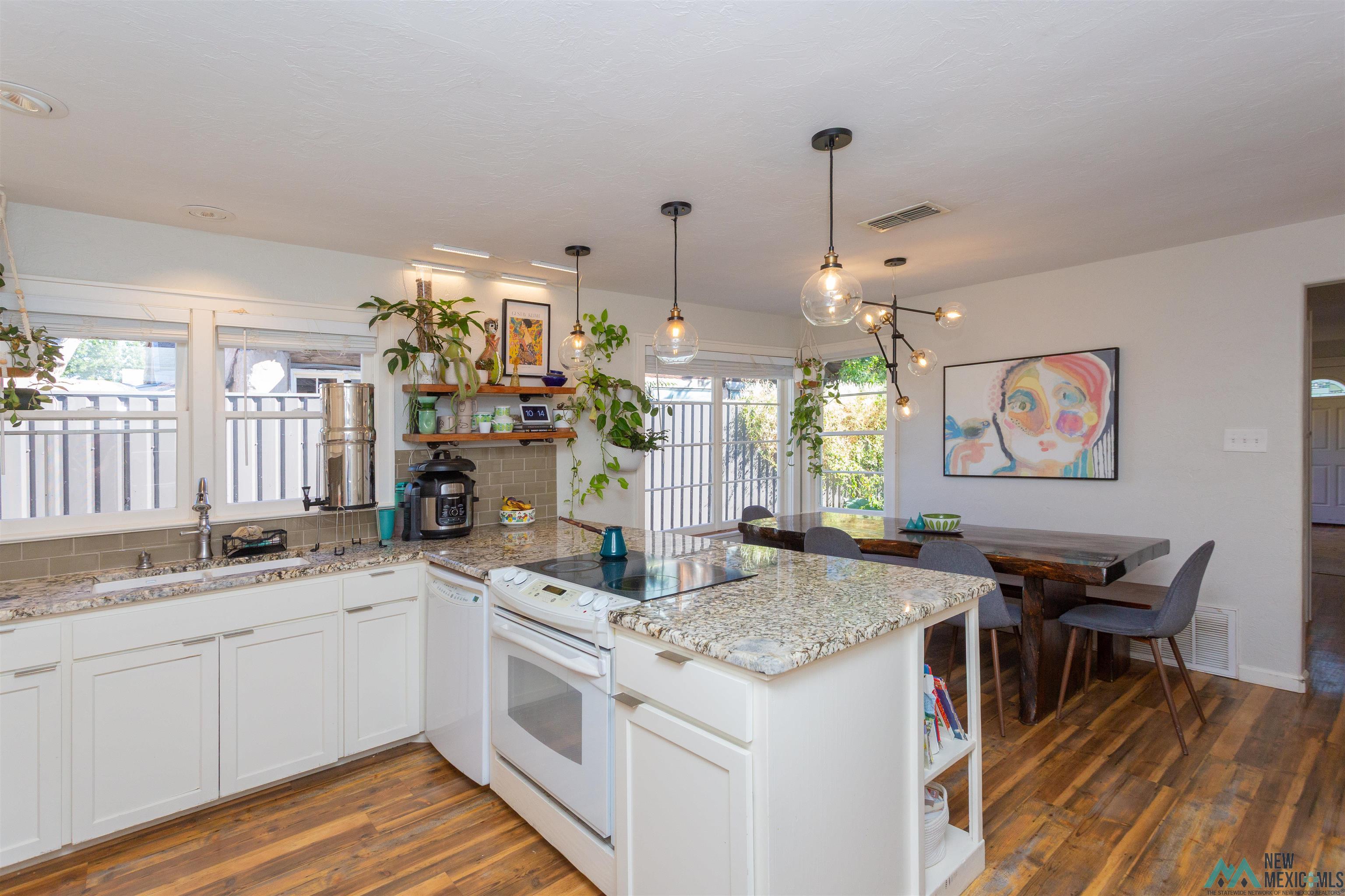 Roswell, New Mexico 88201, United States, 3 Bedrooms Bedrooms, ,2 BathroomsBathrooms,Residential,Active,217524