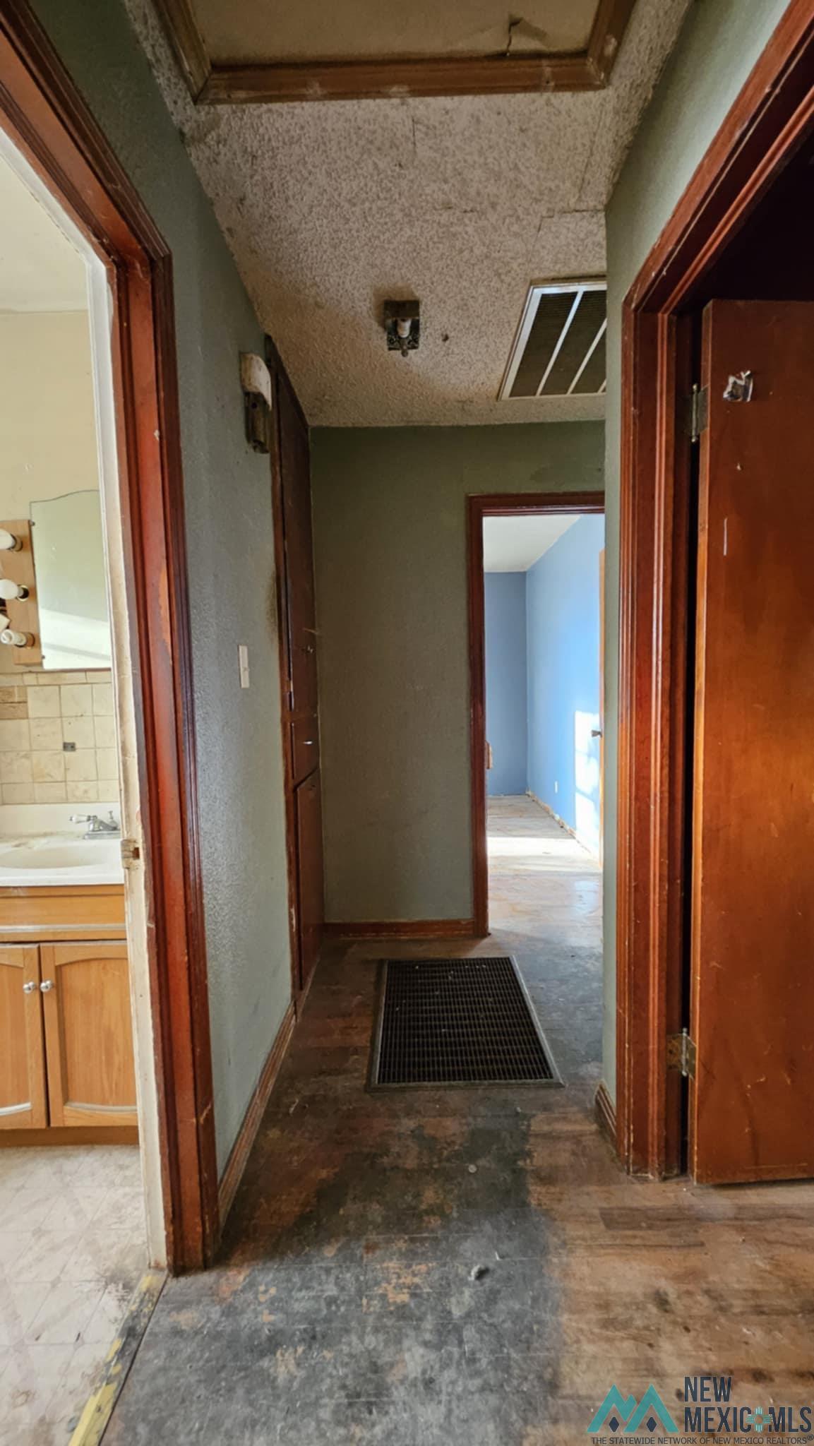 Carlsbad, New Mexico 88220, United States, 3 Bedrooms Bedrooms, ,1 BathroomBathrooms,Residential,Active,239135