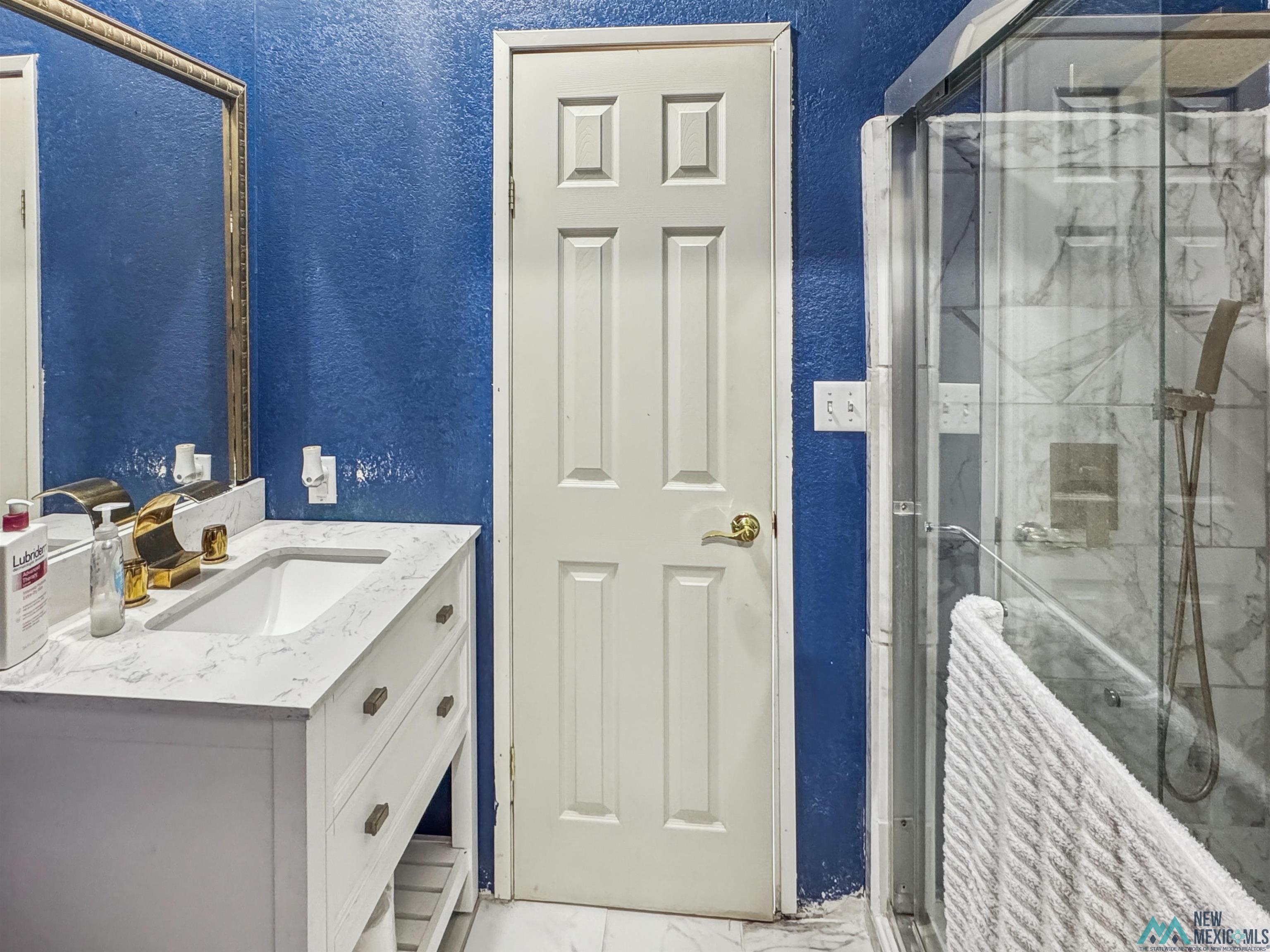 2411 W Socorro Road, Carlsbad, Texas image 32