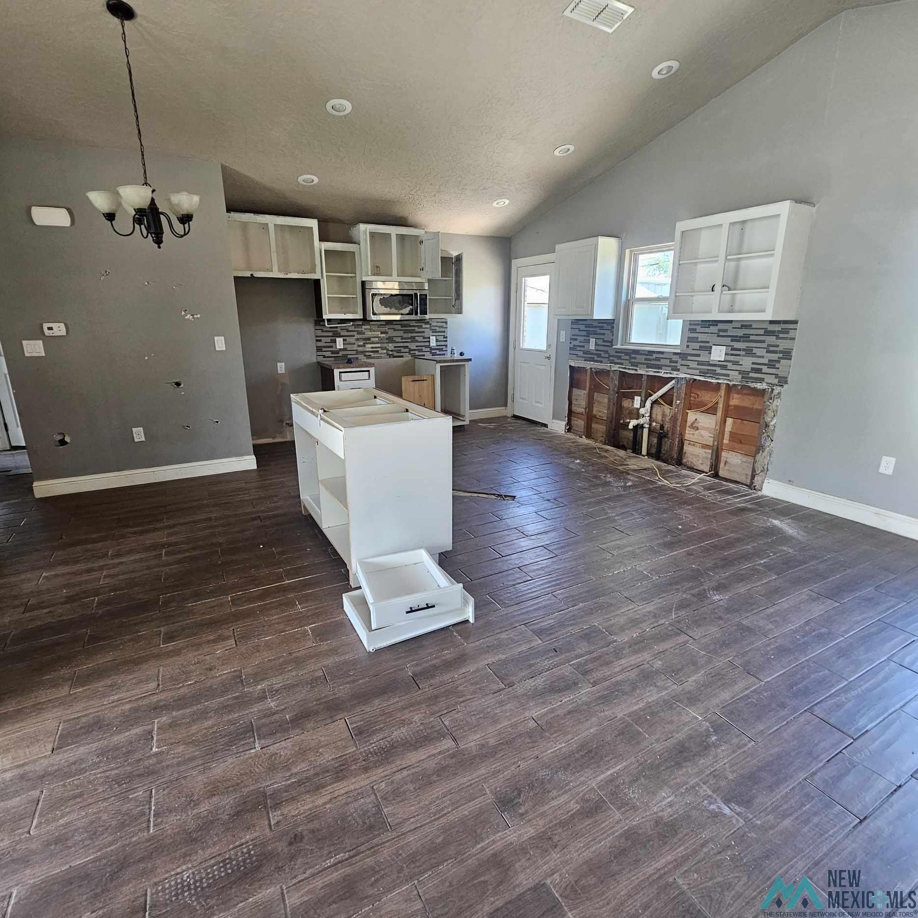 Clovis, New Mexico 88101, United States, 3 Bedrooms Bedrooms, ,2 BathroomsBathrooms,Residential,Pending,55430