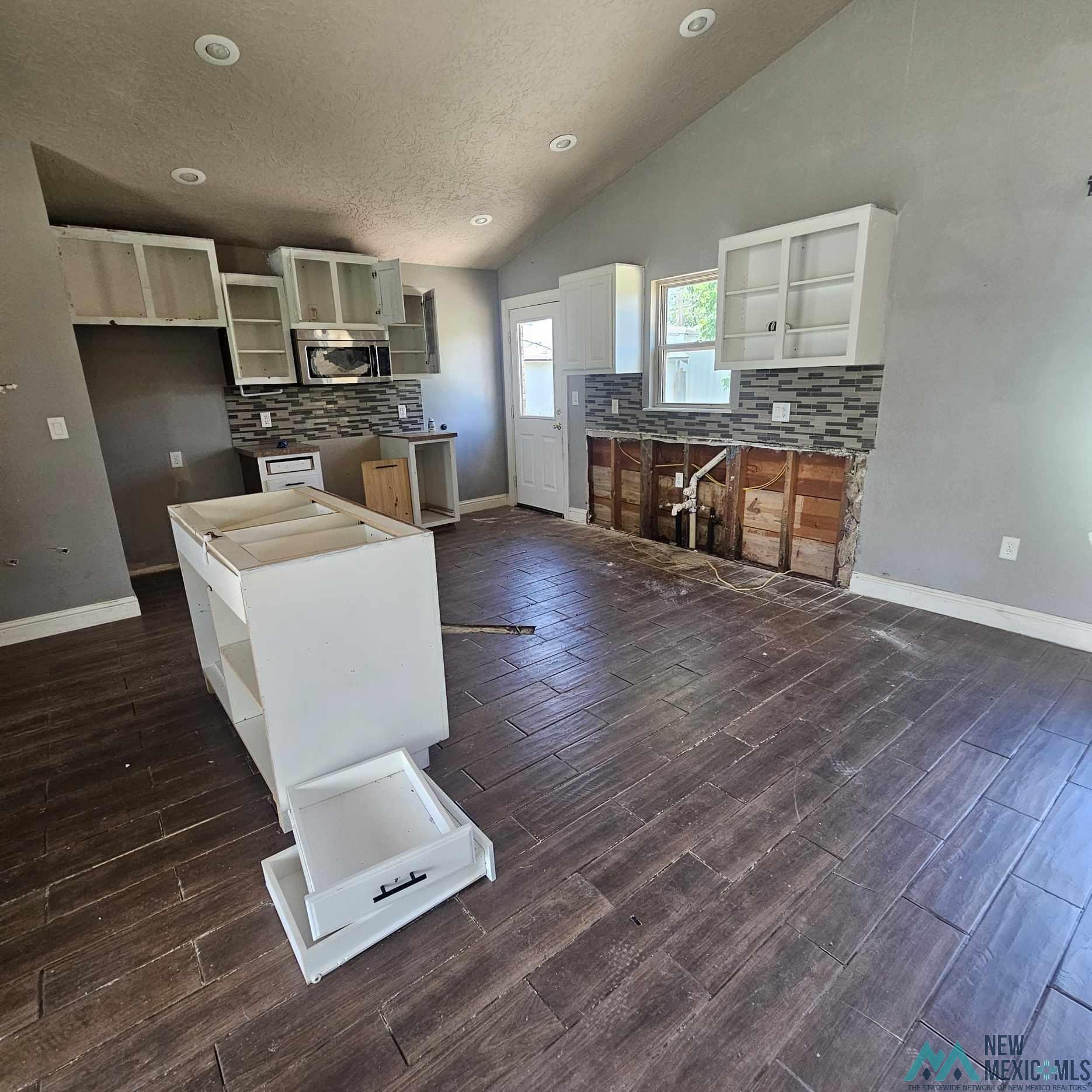 Clovis, New Mexico 88101, United States, 3 Bedrooms Bedrooms, ,2 BathroomsBathrooms,Residential,Pending,55430