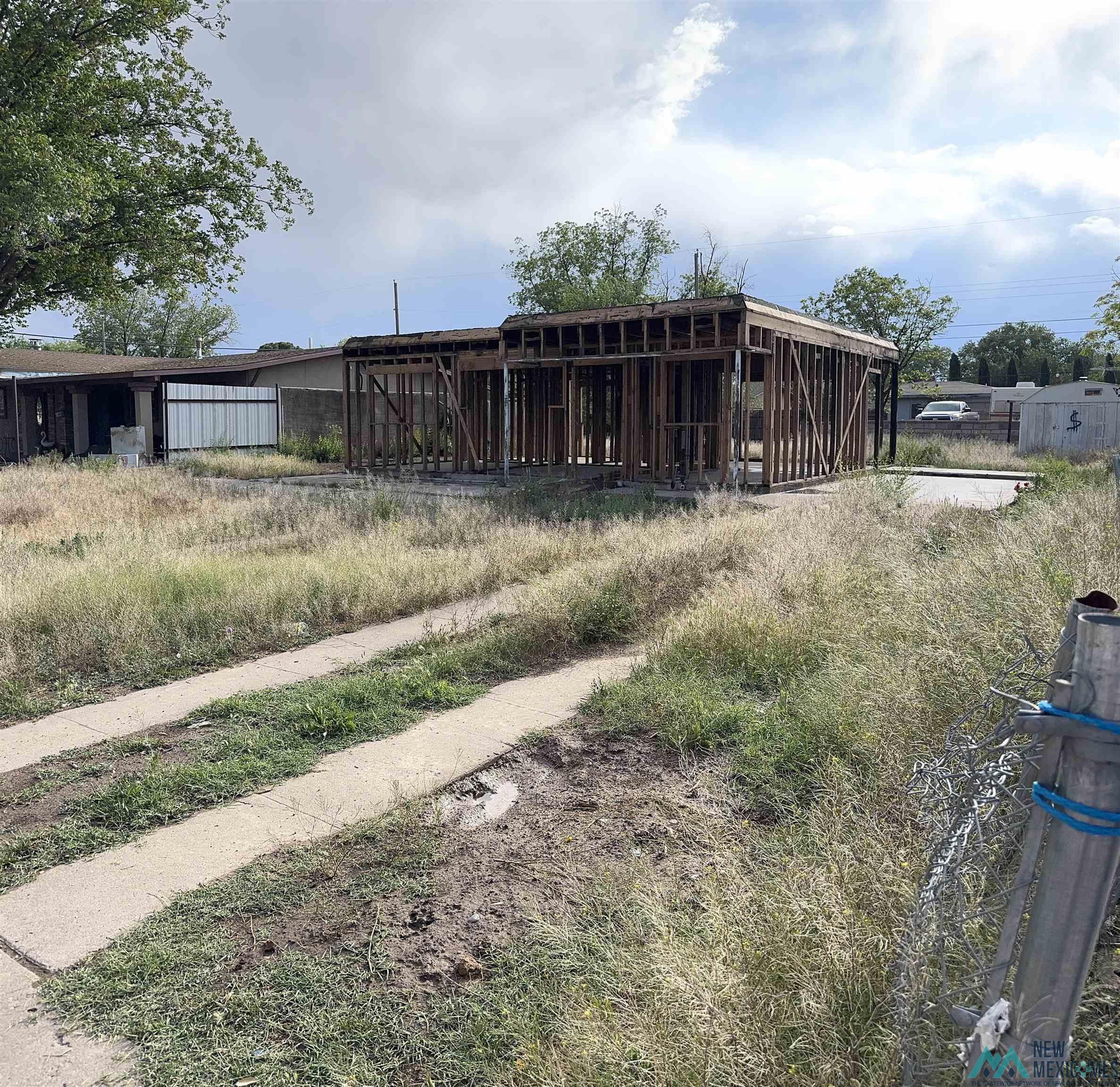 802 N Beech Avenue, Roswell, Texas image 1