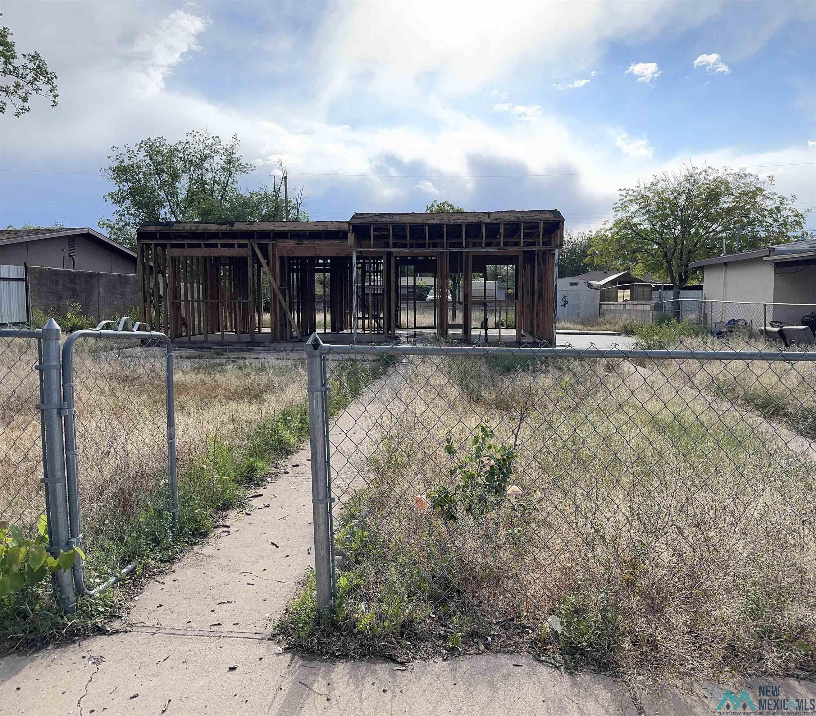 802 N Beech Avenue, Roswell, Texas image 2