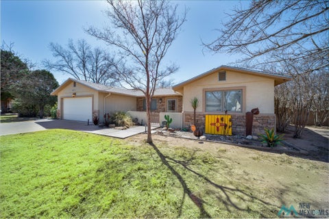 Homes For Sale - 1403 S Country Circle<br/> Carlsbad, NM 88220