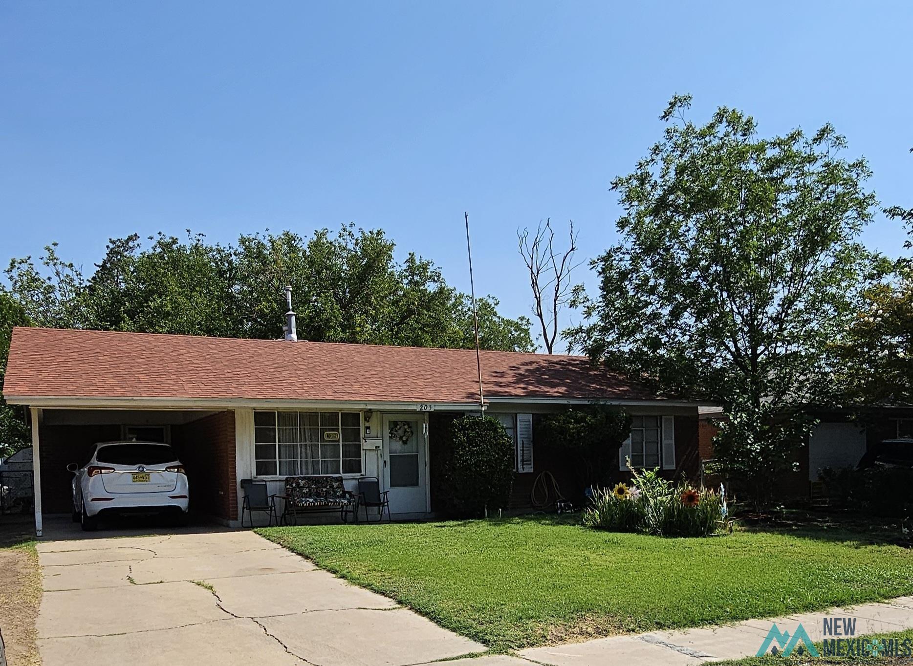 205 E Hervey Street, Roswell, Texas image 1