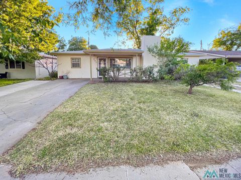 Homes For Sale - 905 Valverde Street<br/> Carlsbad, NM 88220
