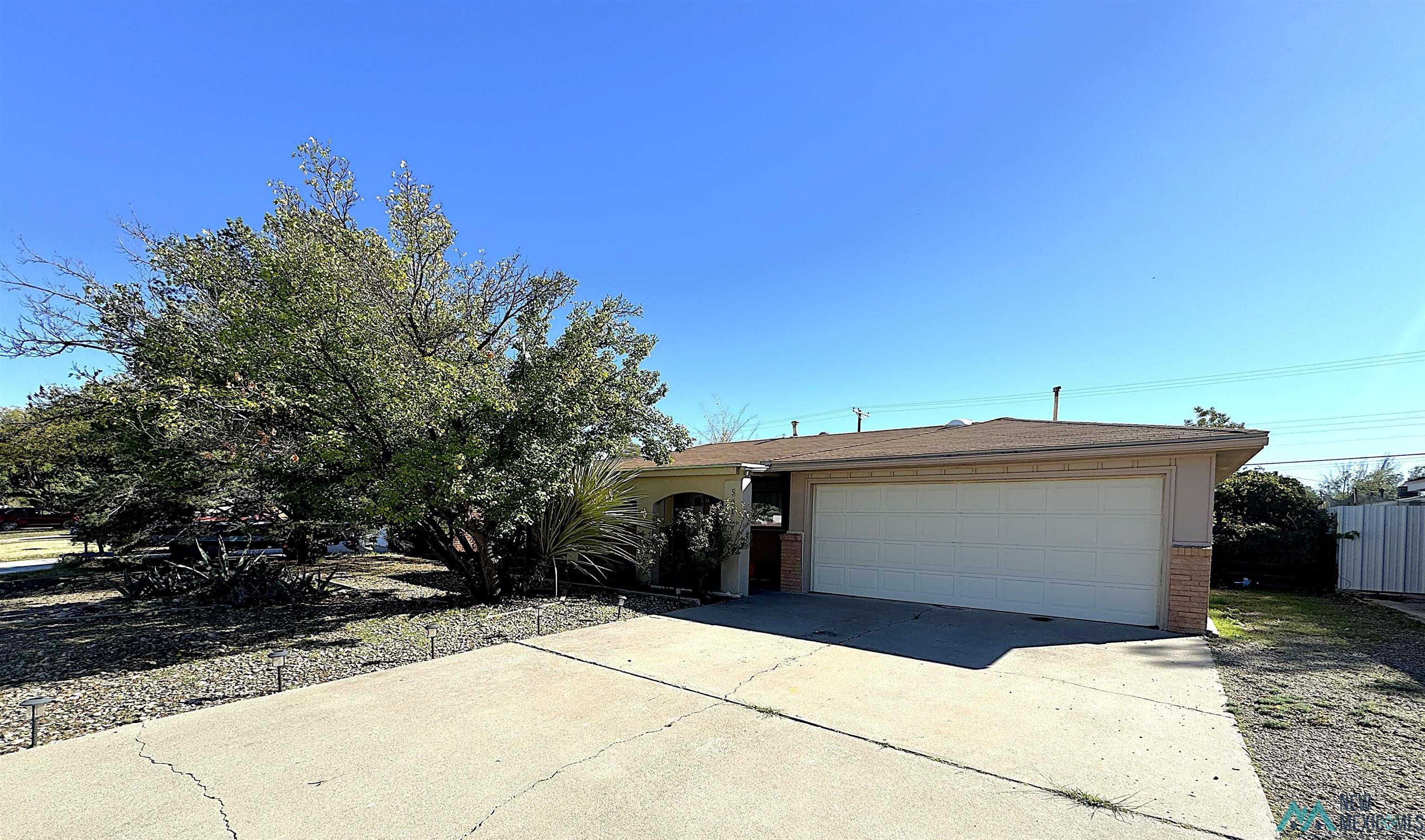 504 La Fonda Drive, Roswell, New Mexico image 1