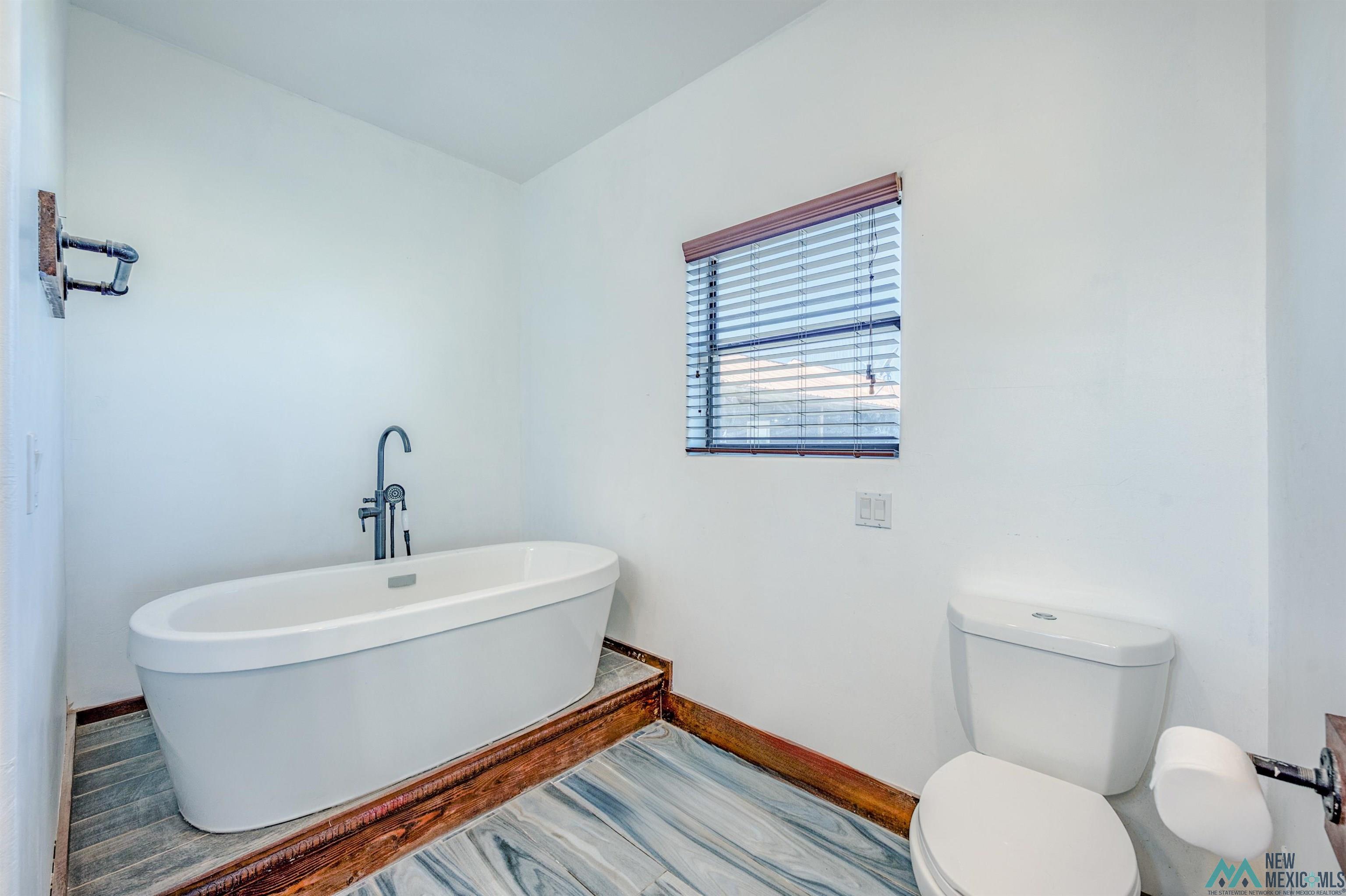 Roswell, New Mexico 88201, United States, 5 Bedrooms Bedrooms, ,5 BathroomsBathrooms,Residential,Active,225479