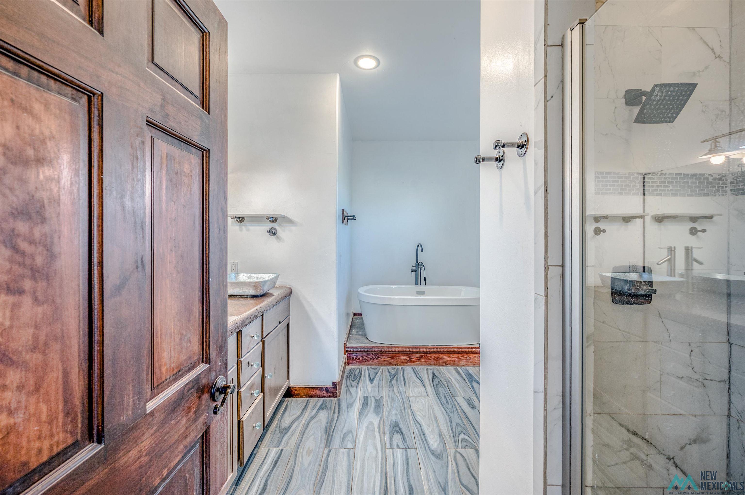 Roswell, New Mexico 88201, United States, 5 Bedrooms Bedrooms, ,5 BathroomsBathrooms,Residential,Active,225479