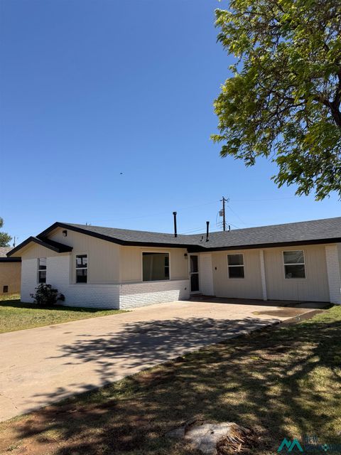 Homes For Sale - 3121 Mandell Circle<br/> Clovis, NM 88101