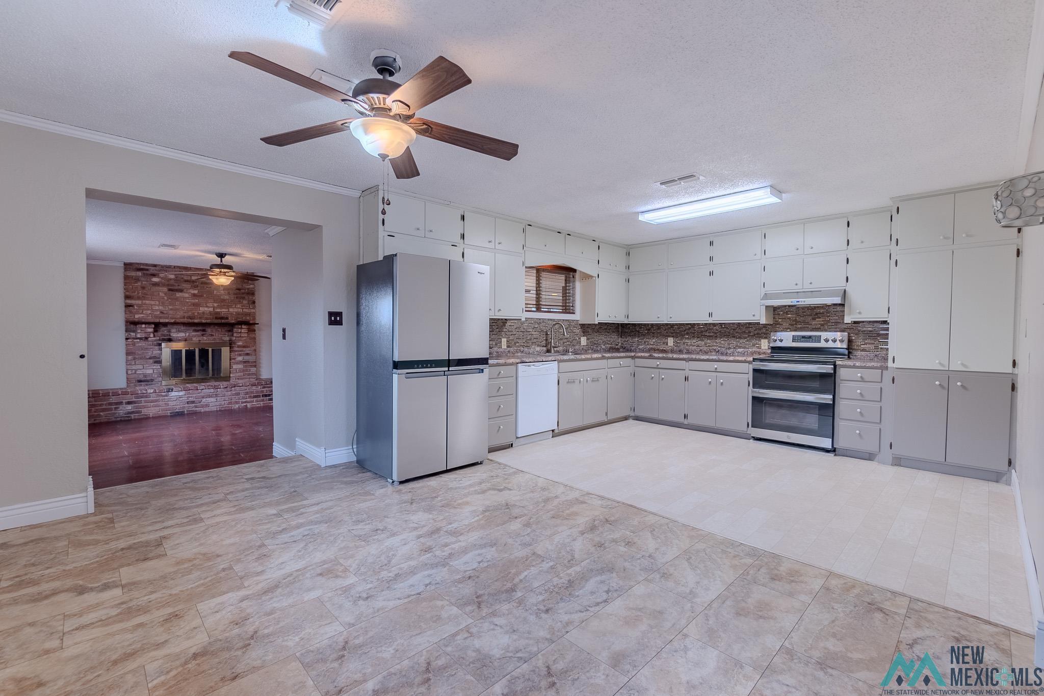 1504 S Abilene Drive, Portales, Texas image 3