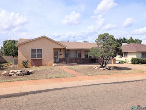 Homes For Sale - 304 W Plains Avenue<br/> Clovis, NM 88101