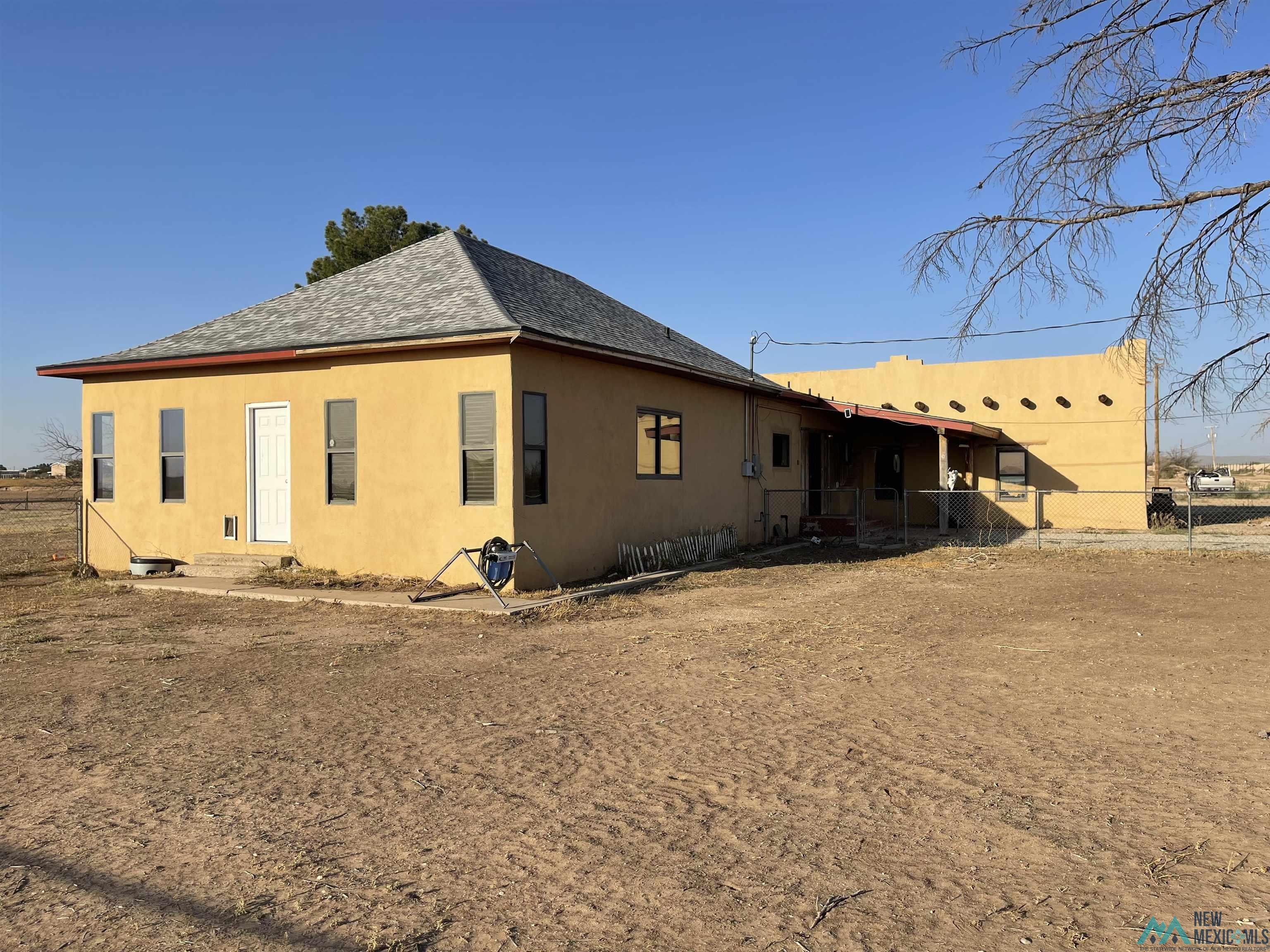 225 W Derrick Road, Carlsbad, Texas image 1