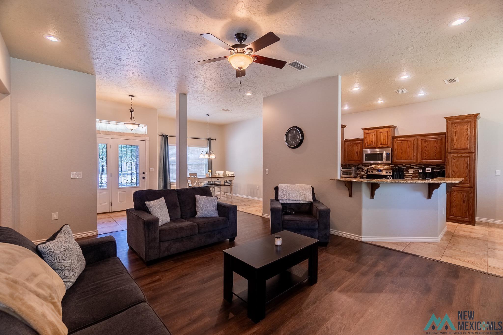 604 Sara Layne Street, Clovis, Texas image 2