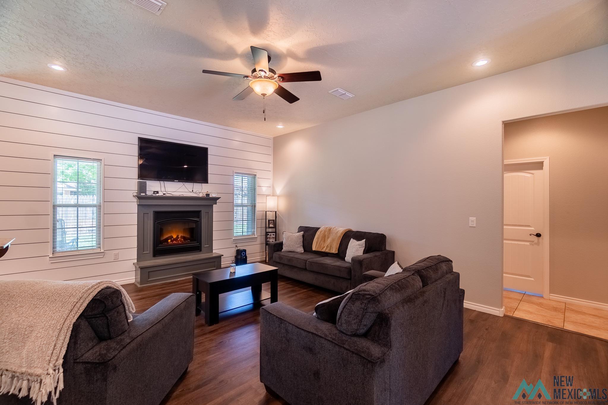 604 Sara Layne Street, Clovis, Texas image 3