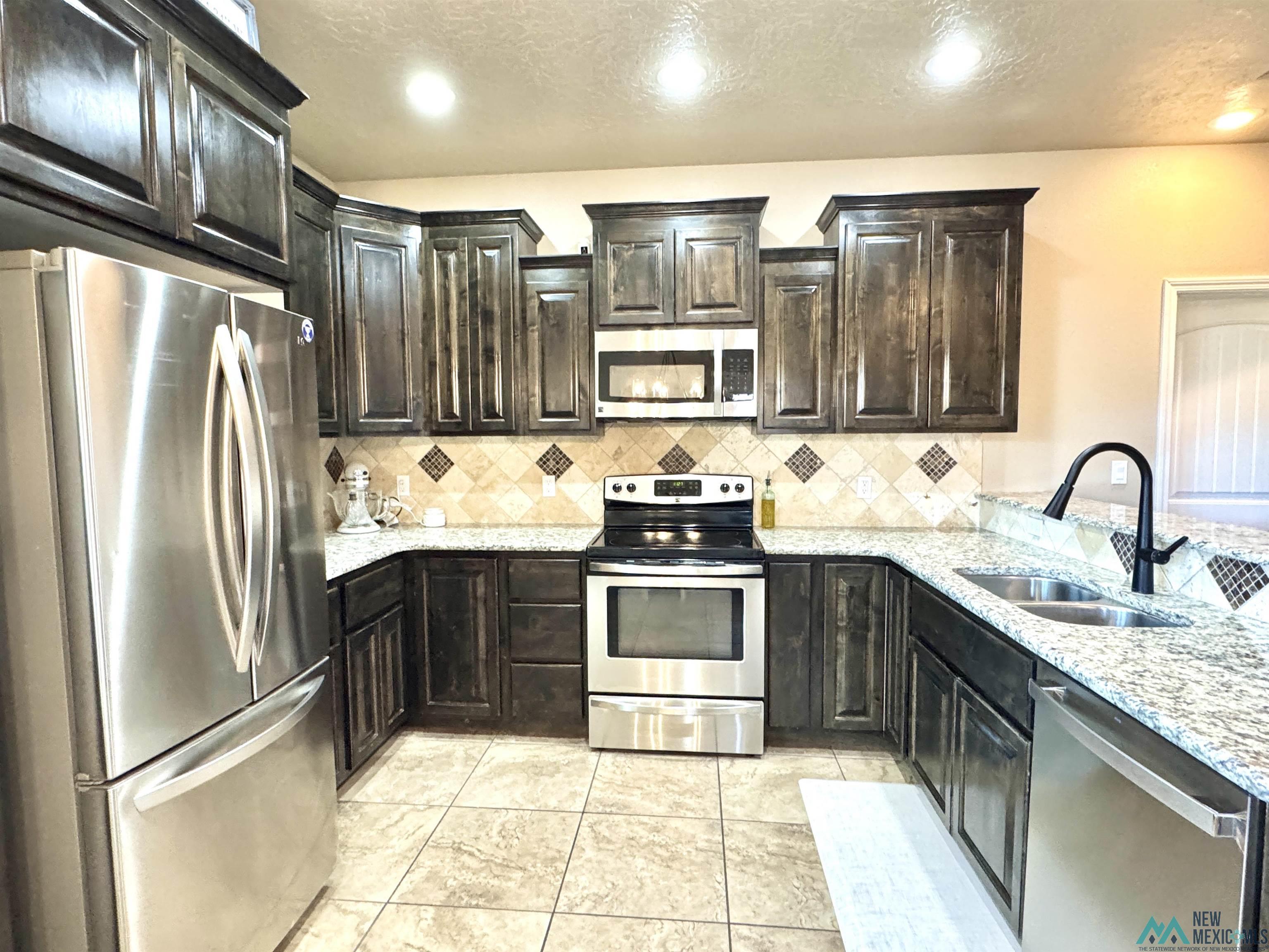 201 Almond Tree Lane, Clovis, Texas image 11