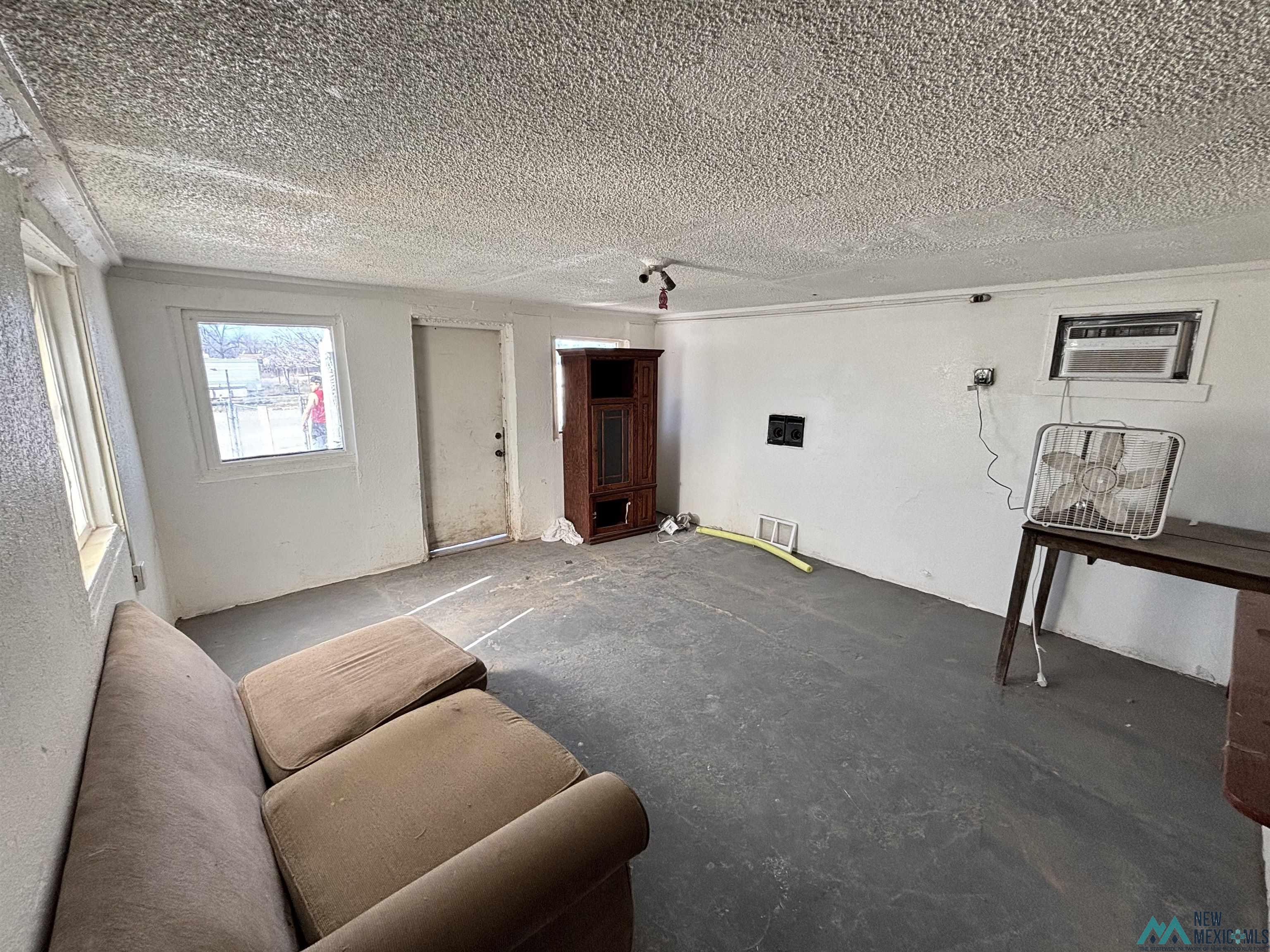 1315 N Maple Street, Roswell, Texas image 2