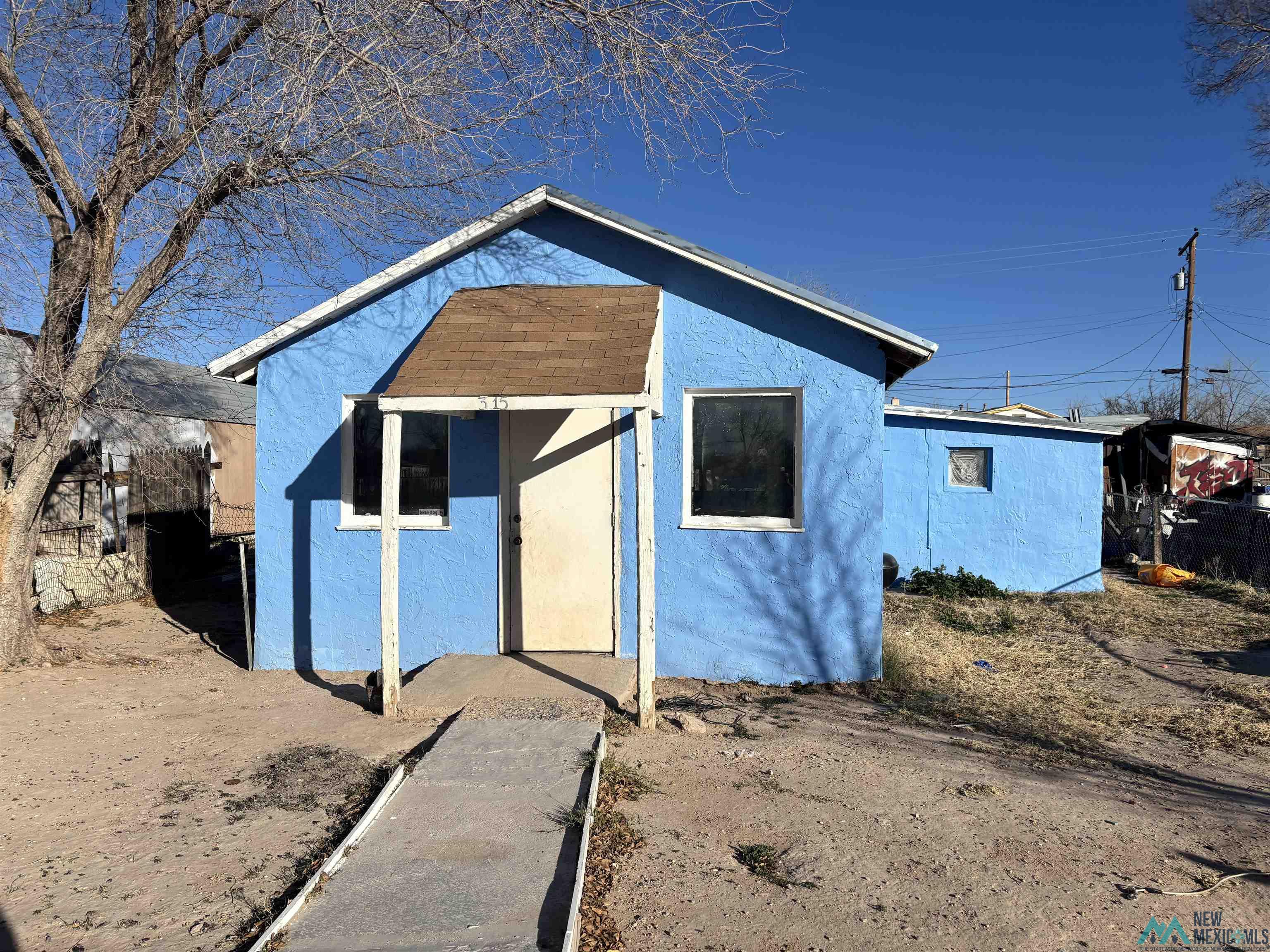 1315 N Maple Street, Roswell, Texas image 1