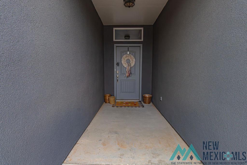3816 Honeysuckle Drive, Carlsbad, Texas image 3