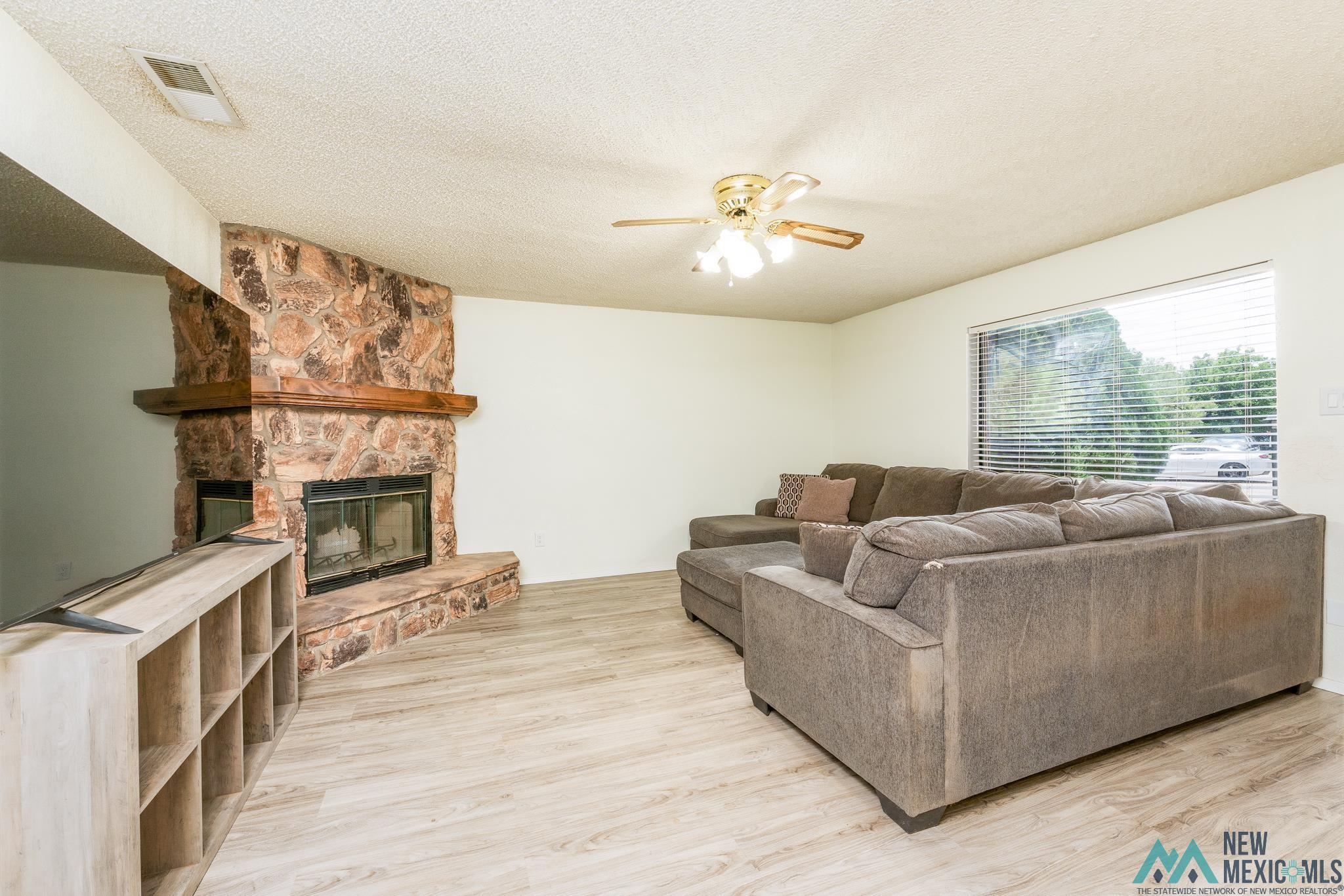 Portales, New Mexico 88130, United States, 3 Bedrooms Bedrooms, ,2 BathroomsBathrooms,Residential,Active,160835