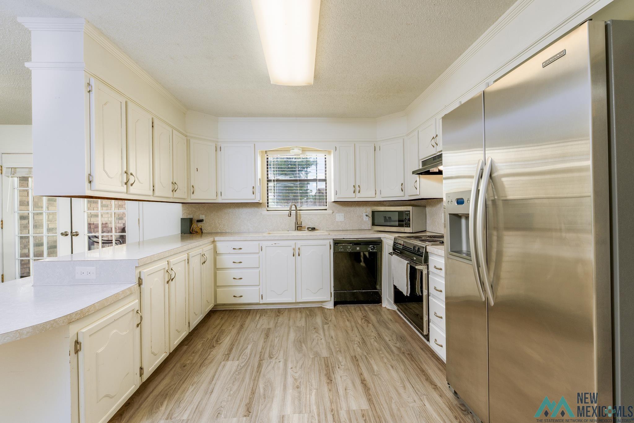 Portales, New Mexico 88130, United States, 3 Bedrooms Bedrooms, ,2 BathroomsBathrooms,Residential,Active,160835