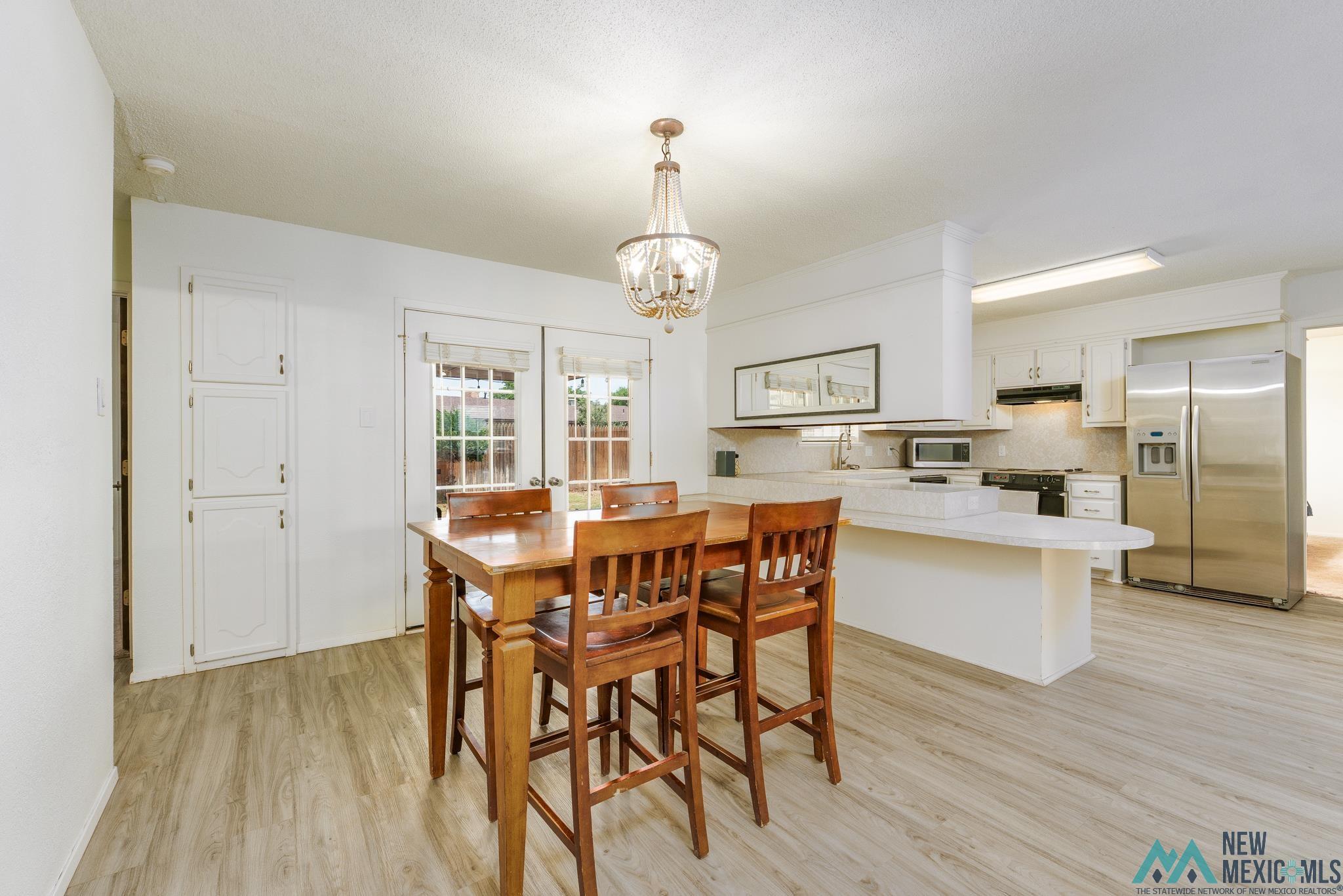 Portales, New Mexico 88130, United States, 3 Bedrooms Bedrooms, ,2 BathroomsBathrooms,Residential,Active,160835