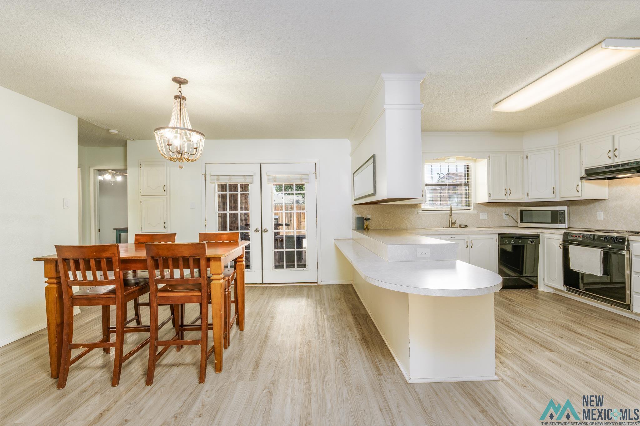 Portales, New Mexico 88130, United States, 3 Bedrooms Bedrooms, ,2 BathroomsBathrooms,Residential,Active,160835