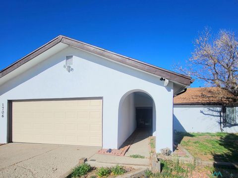 Homes For Sale - 1706 Kiva Drive<br/> Gallup, NM 87301