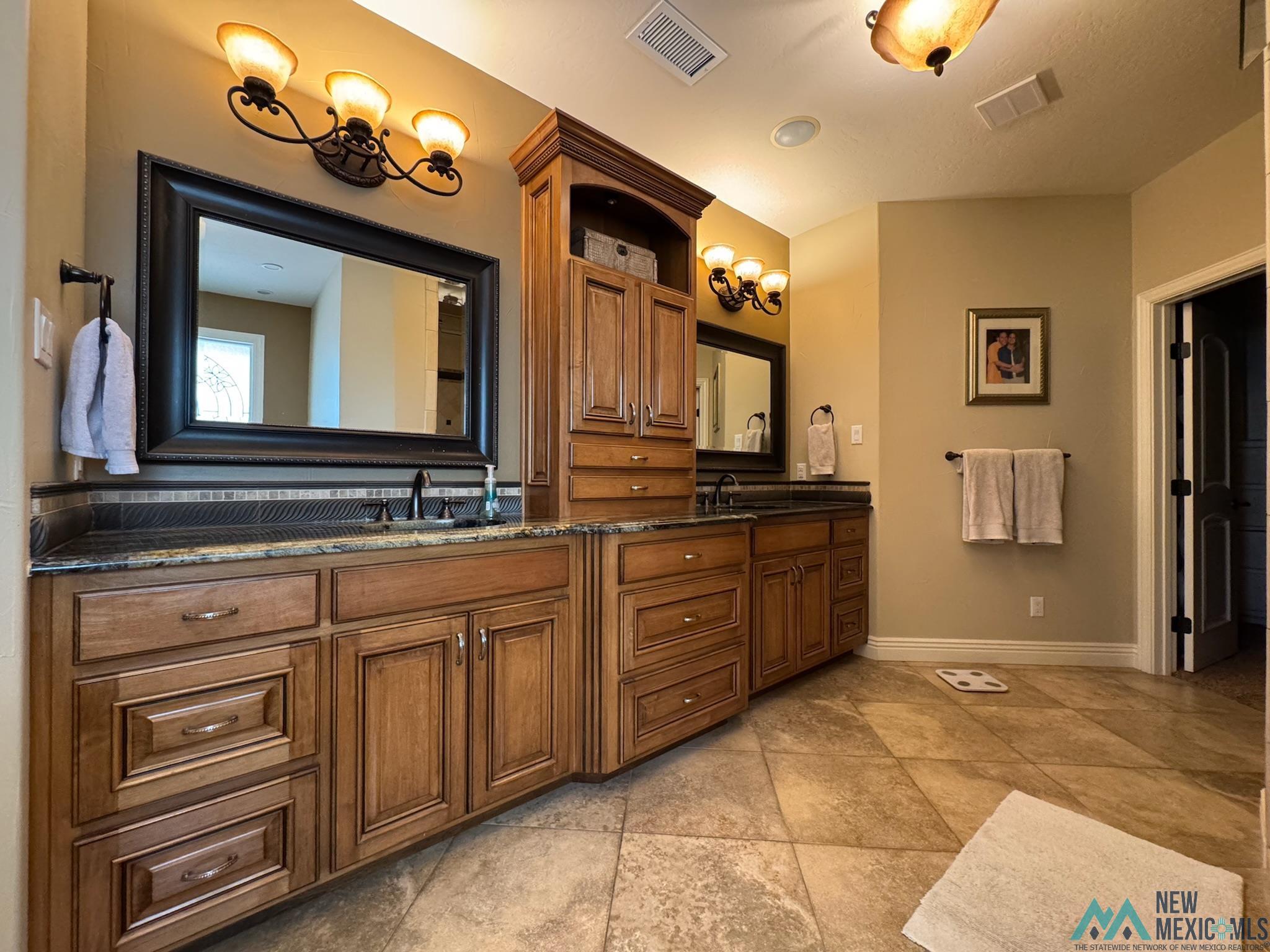 45 East Sky Loop, Roswell, Texas image 21