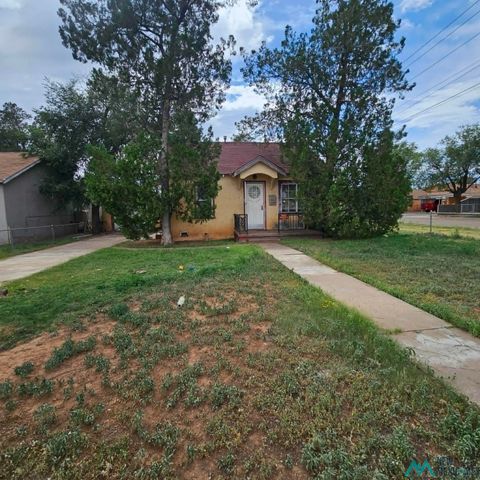 Homes For Sale - 820 N Edwards Street<br/> Curry County, Clovis, NM 88130