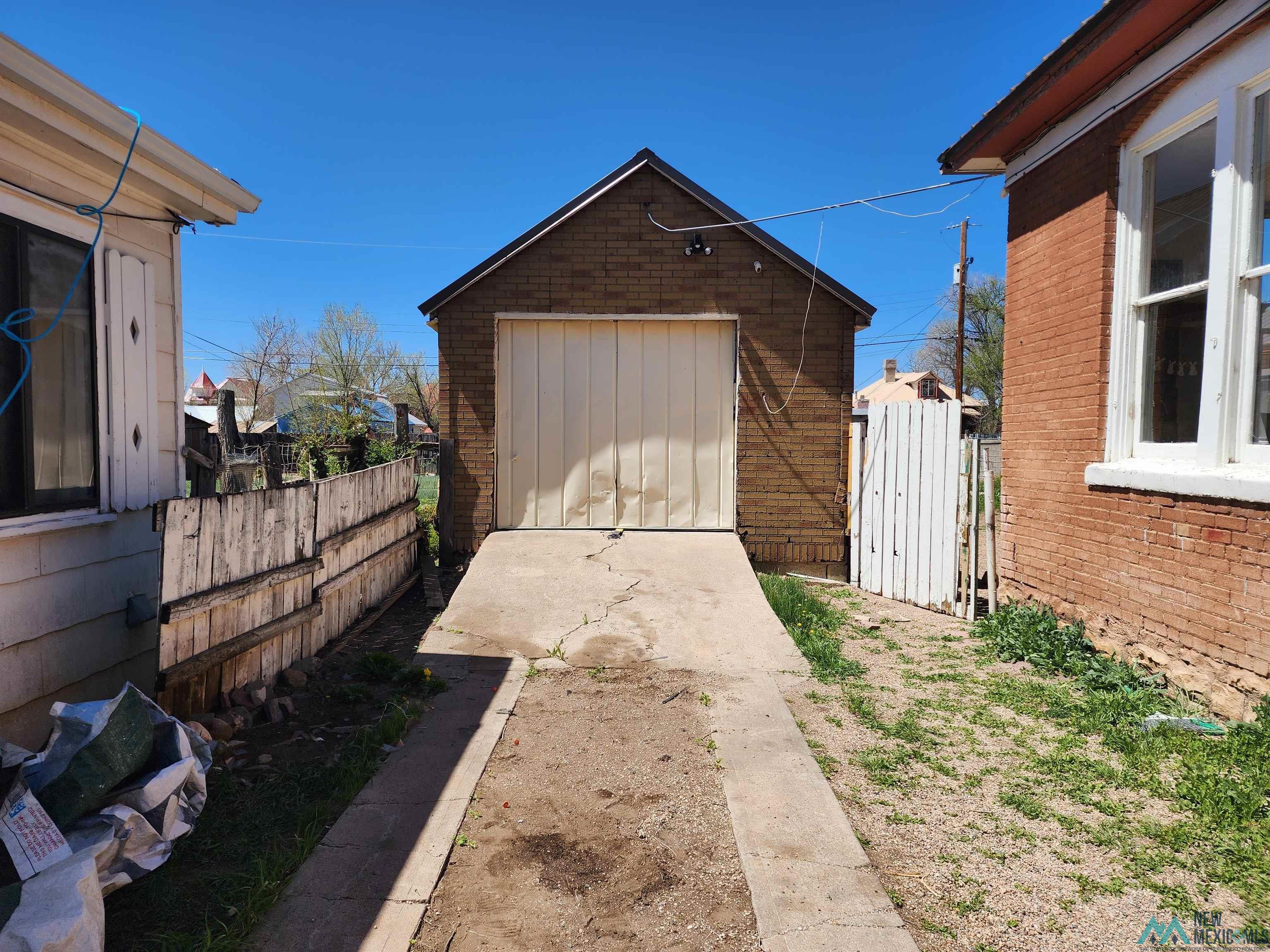 1019 2nd Street, Las Vegas, Texas image 5